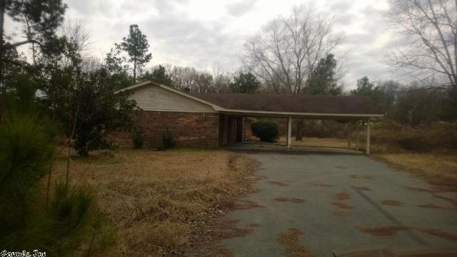 Attached Carport, porch, bonus room, den, Wood Burning fireplace, eat in area, Separate shower and tub in master bath.REO PROPERTY-BANK OWNED. PROPERTY SOLD AS IS. The Listing Broker & Seller assume no responsibility & make no guarantees, warranties or representations as to accuracy of the property information or photographs. Buyer to turn on Utilities for INSPECTIONS.
