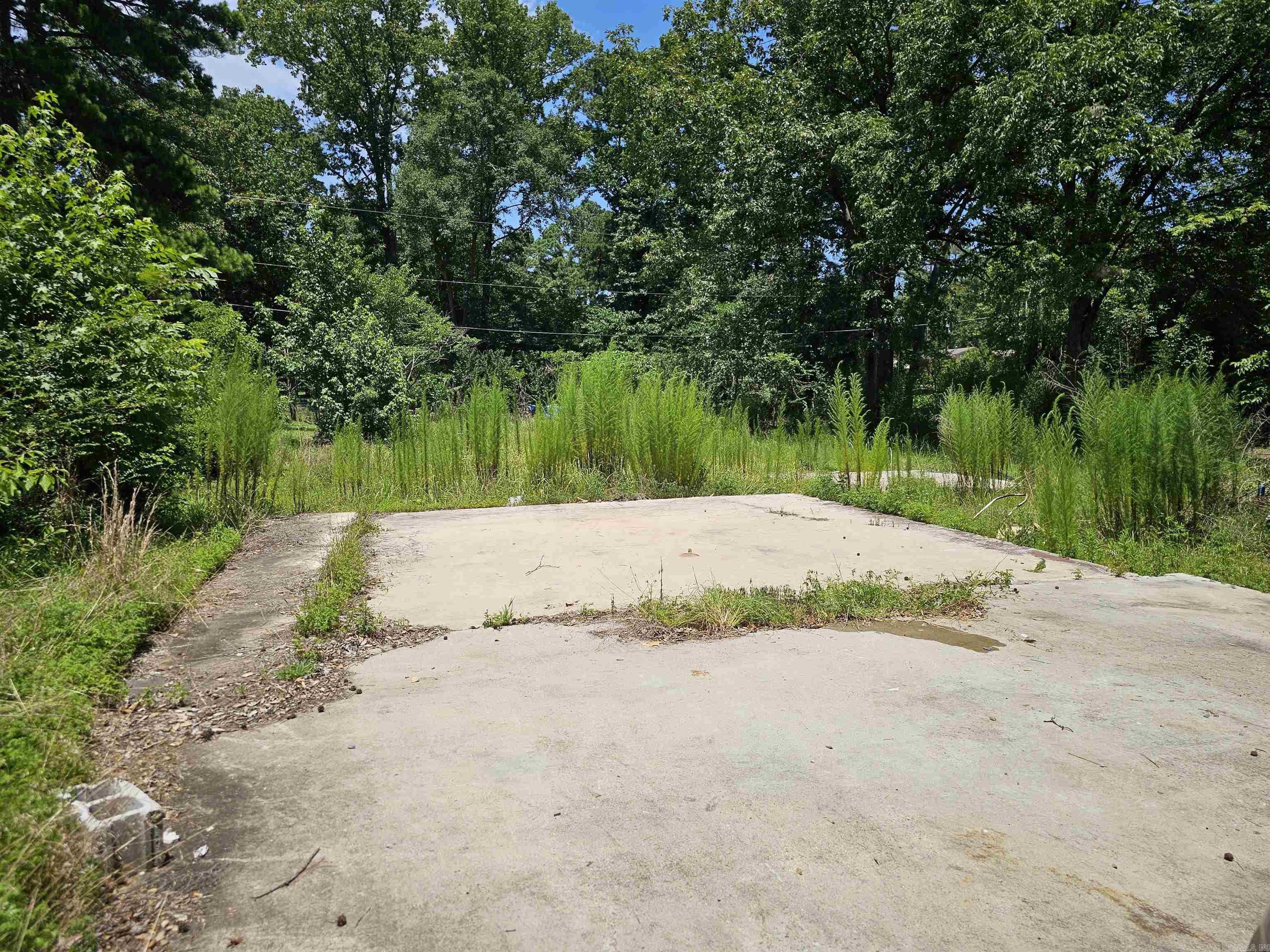 EAST END - Land