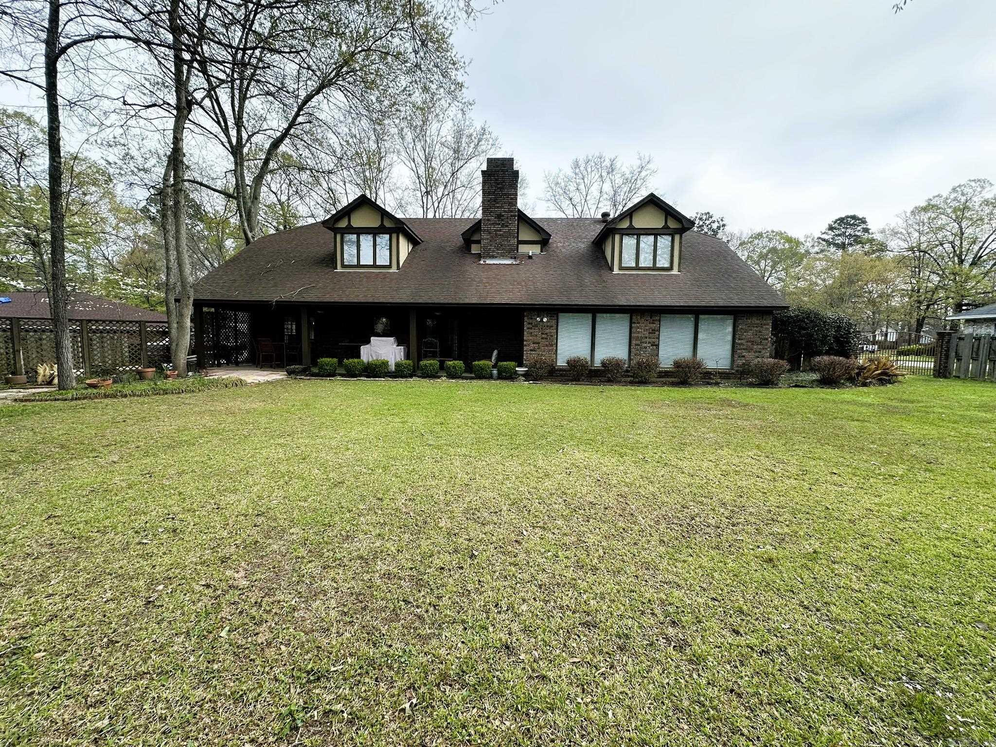 LAKEWOOD ESTATES - Residential
