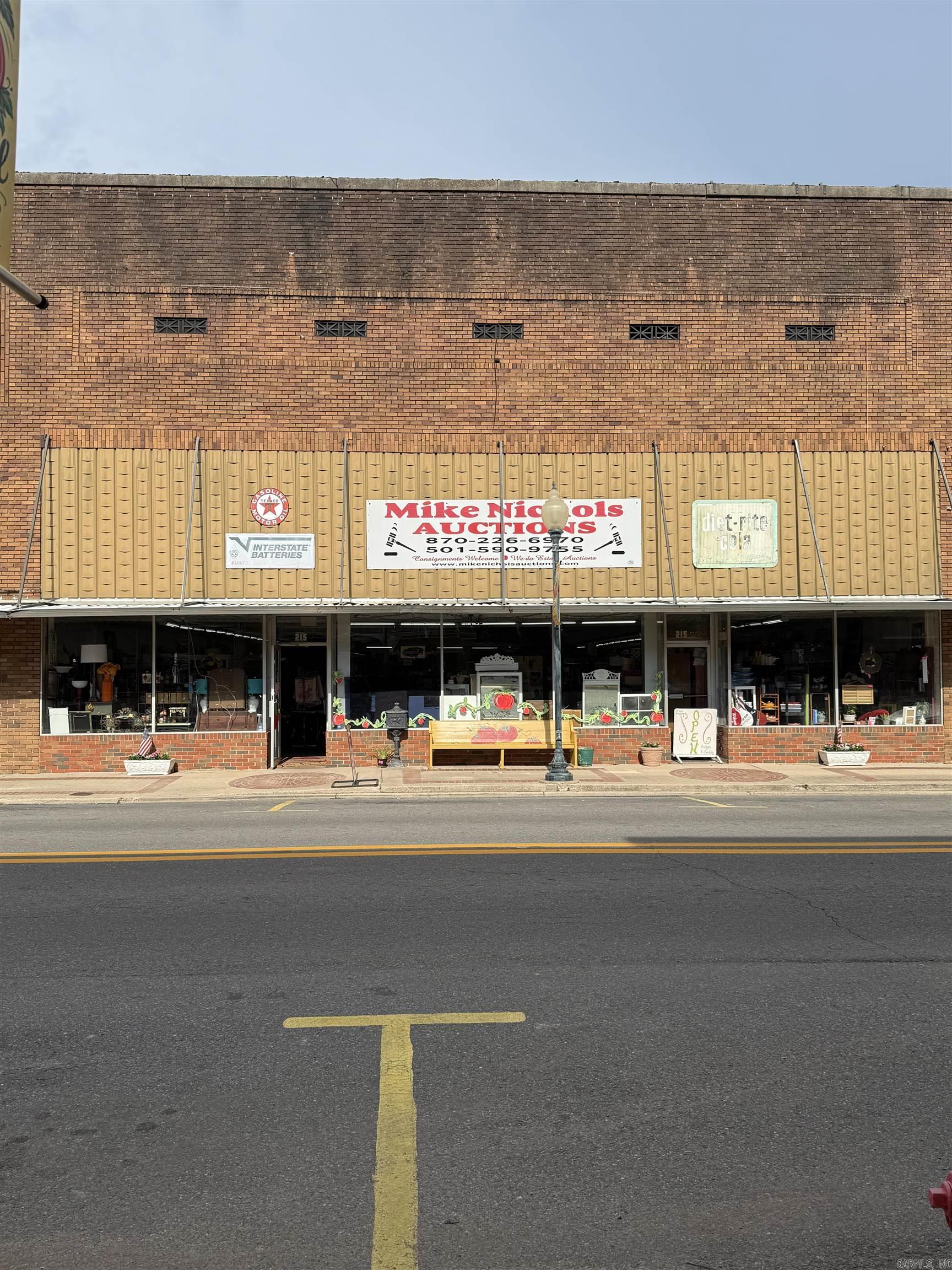 Great investment property! Right on the main strip in Warren.