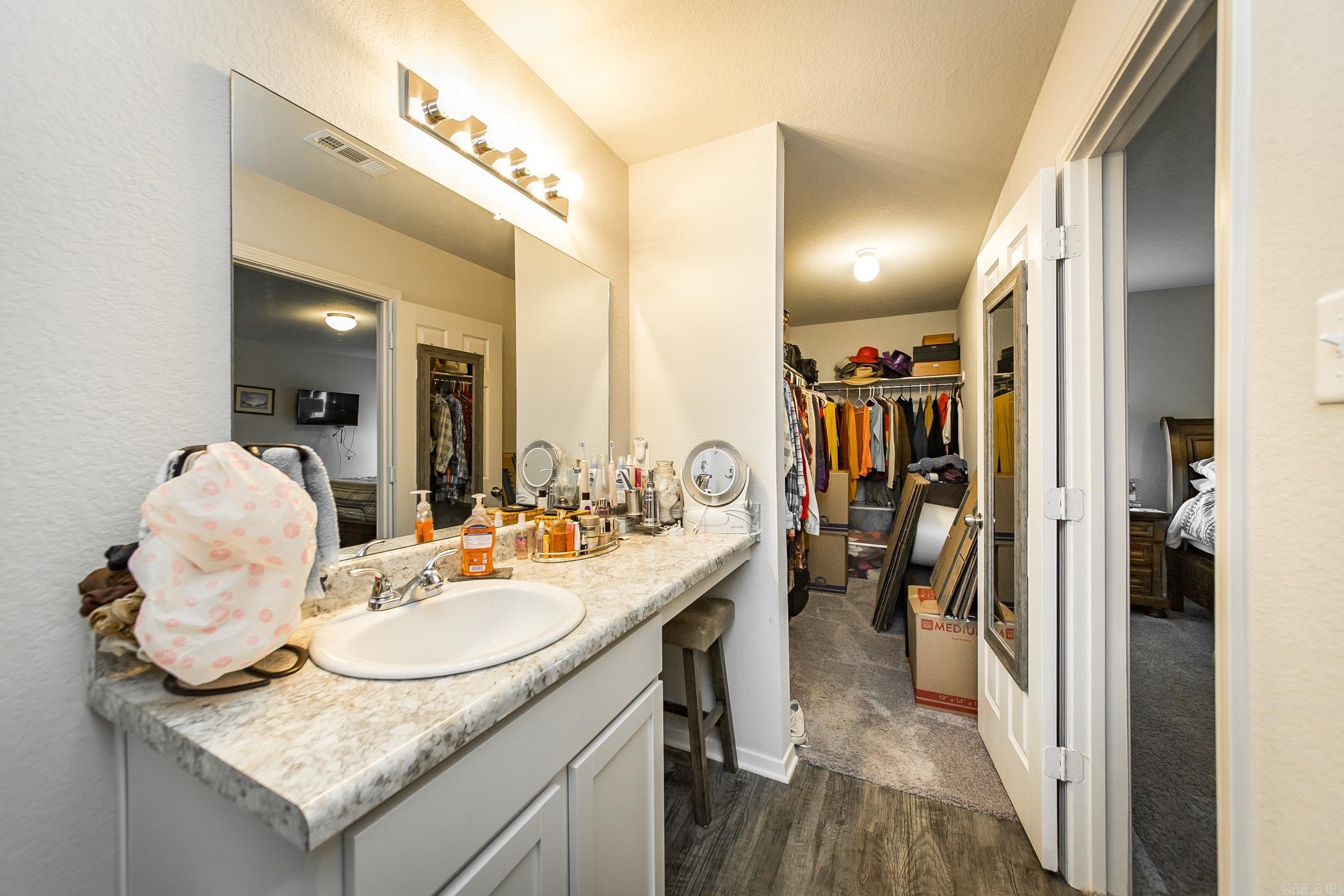 OAKLAND GROVE ESTATES - Residential
