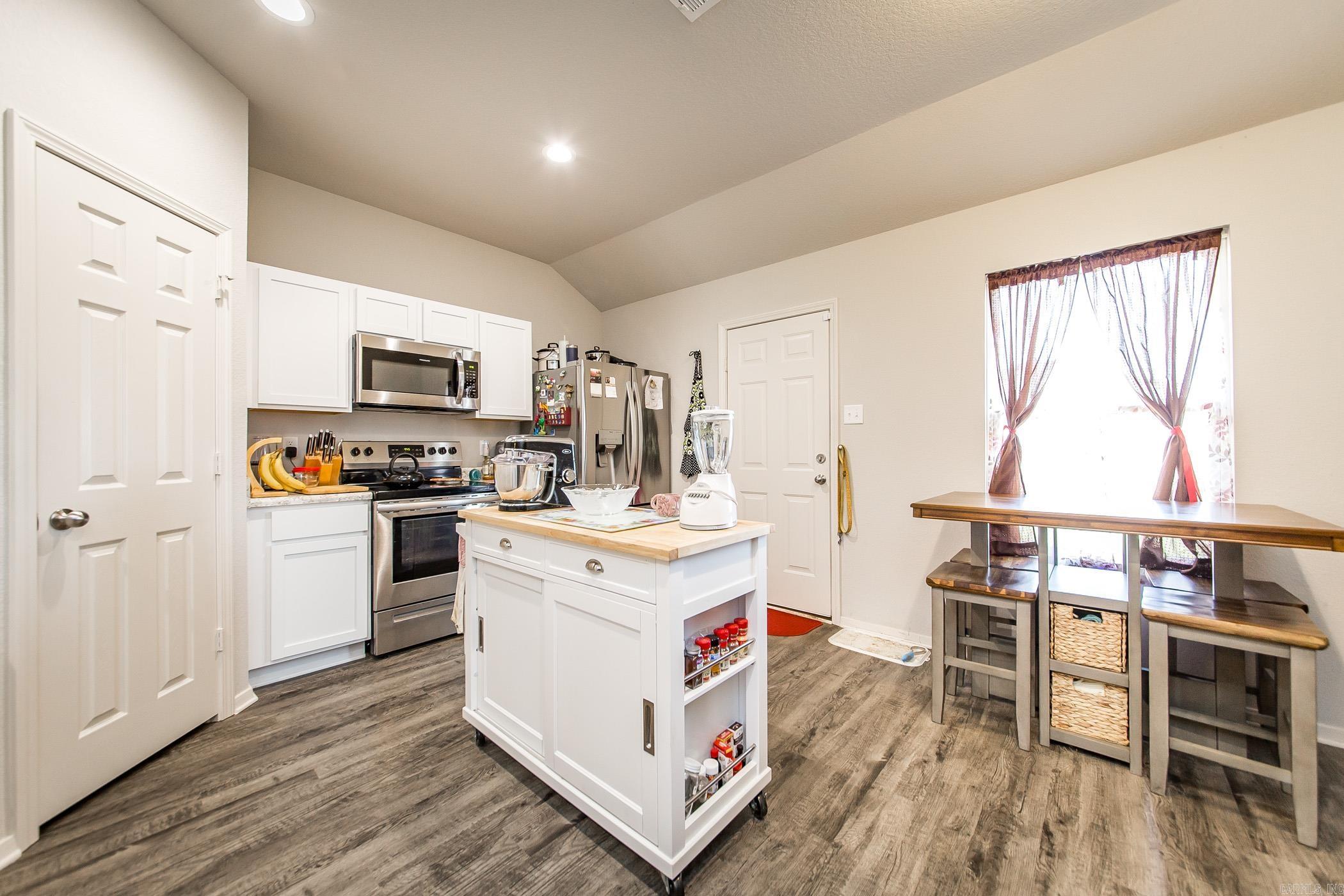 OAKLAND GROVE ESTATES - Residential