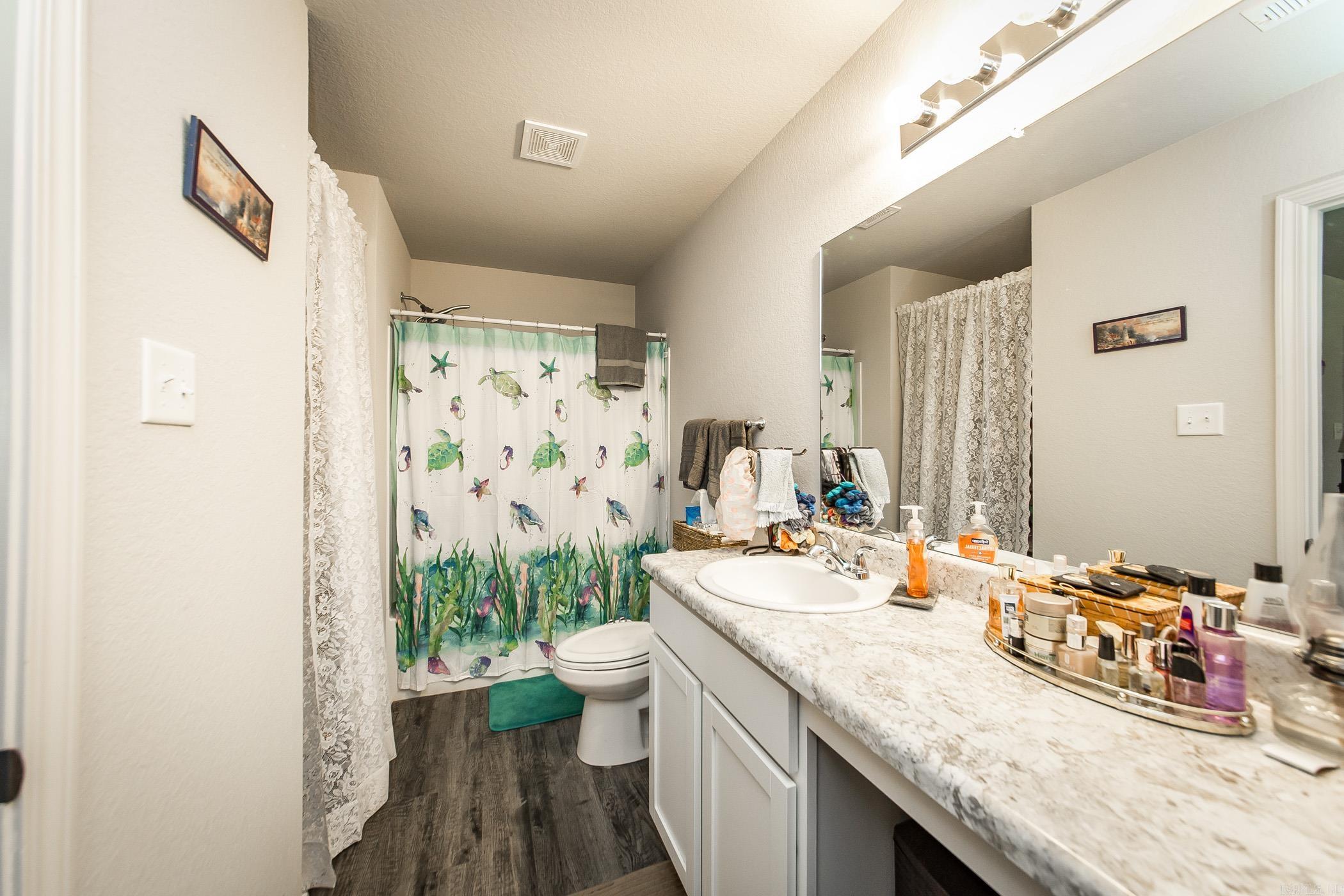 OAKLAND GROVE ESTATES - Residential