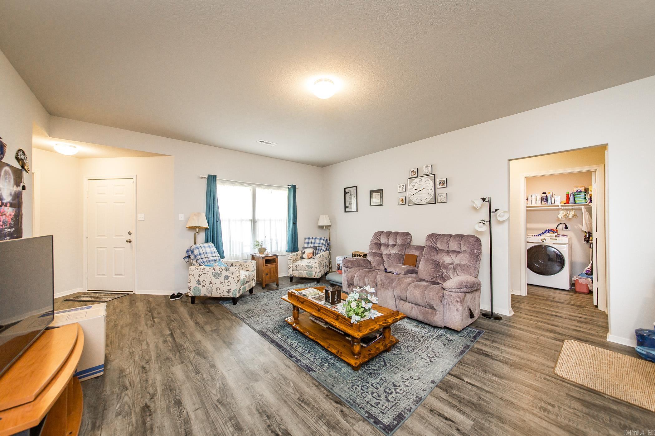 OAKLAND GROVE ESTATES - Residential