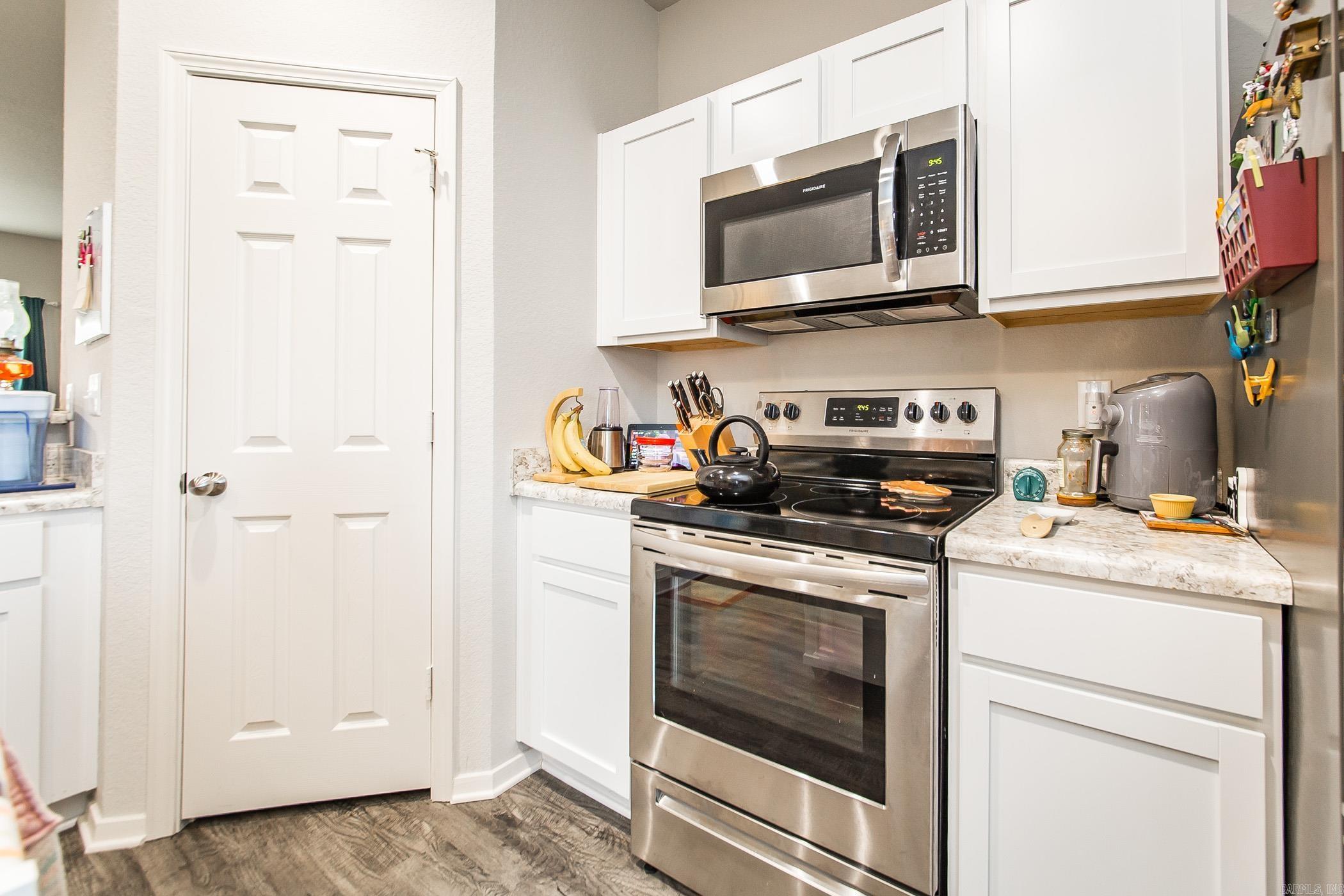 OAKLAND GROVE ESTATES - Residential