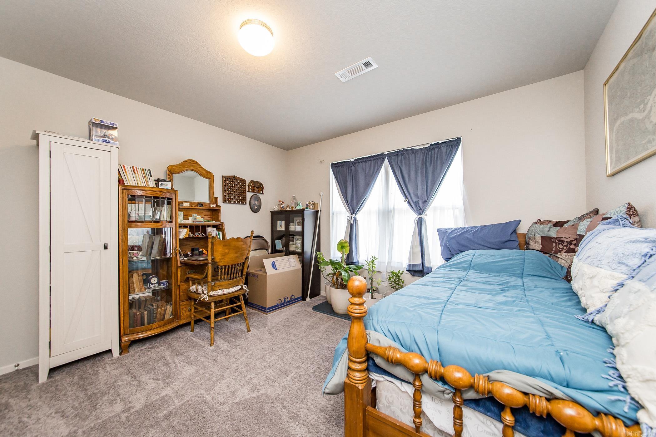 OAKLAND GROVE ESTATES - Residential