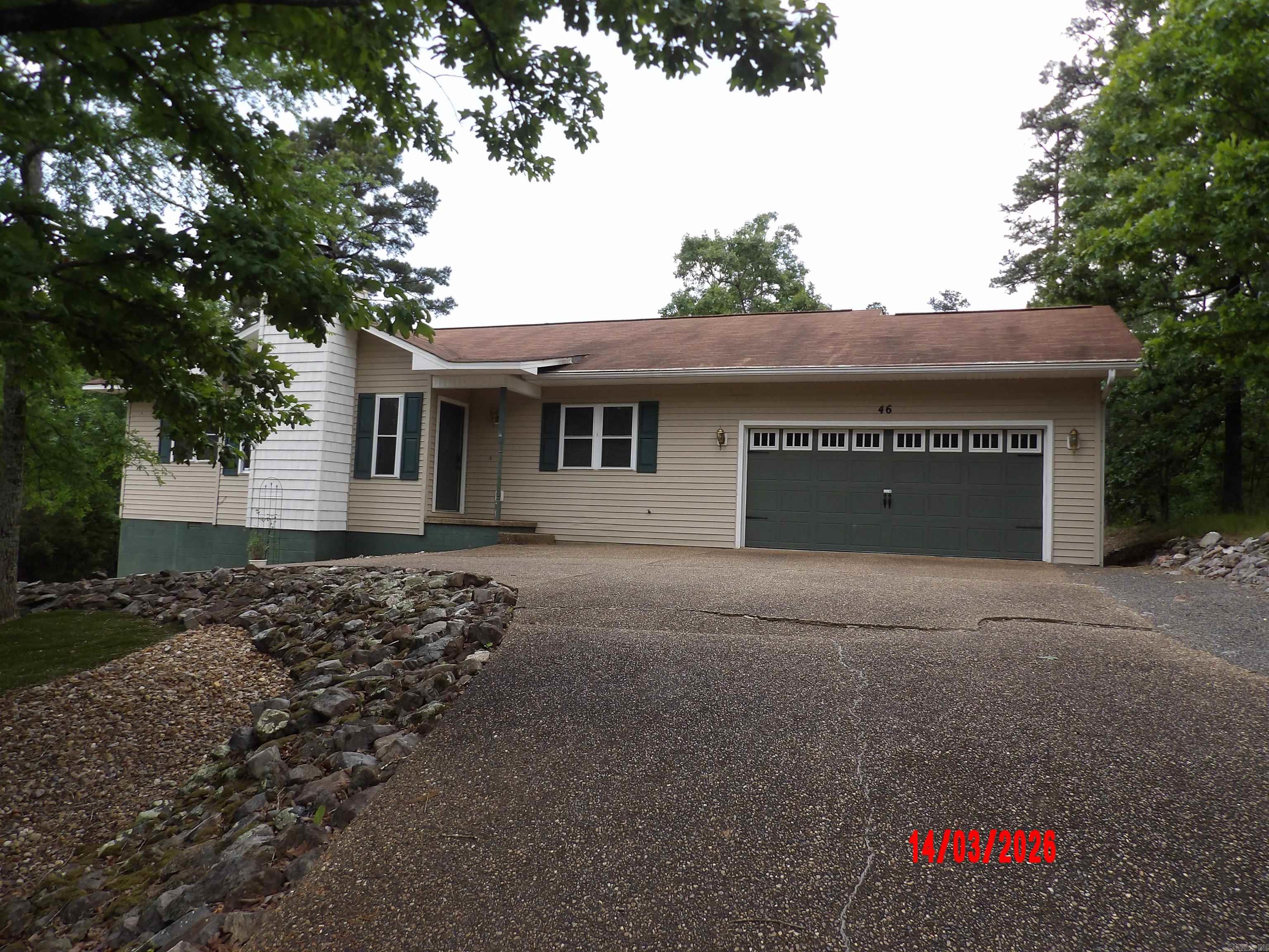 i AM GORGEOUS INSIDE & I LOVE MY PRIVACY WITH THE WOODS IN BACK & BOTH SIDES. BEAUTIFUL HARDWOOD & LVP FLOORING WITH TILE IN KITCHEN & BATHS. OPEN FLOOR PLAN WITH FIREPLACE IN GREAT ROOM & DINING OVERLOOKING DECK & BACKYARD. WORKSHOP AREA IN TWO CAR GARAGE. CIRCULAR DRIVEWAY. ACROSS STREET FROOM BALBOA GOLF COURSE.