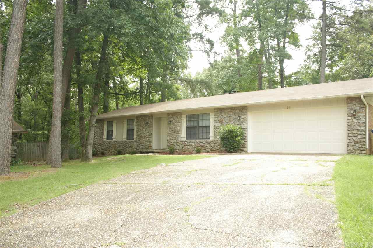 Come check out this lovley 3br/2ba home close to UALR/University Ave area .This house was recently updated in a great location . Close to shopping and dinning !  *******FREE 50 INCH TV WITH APPROVAL AND SIGNED LEASE*********
