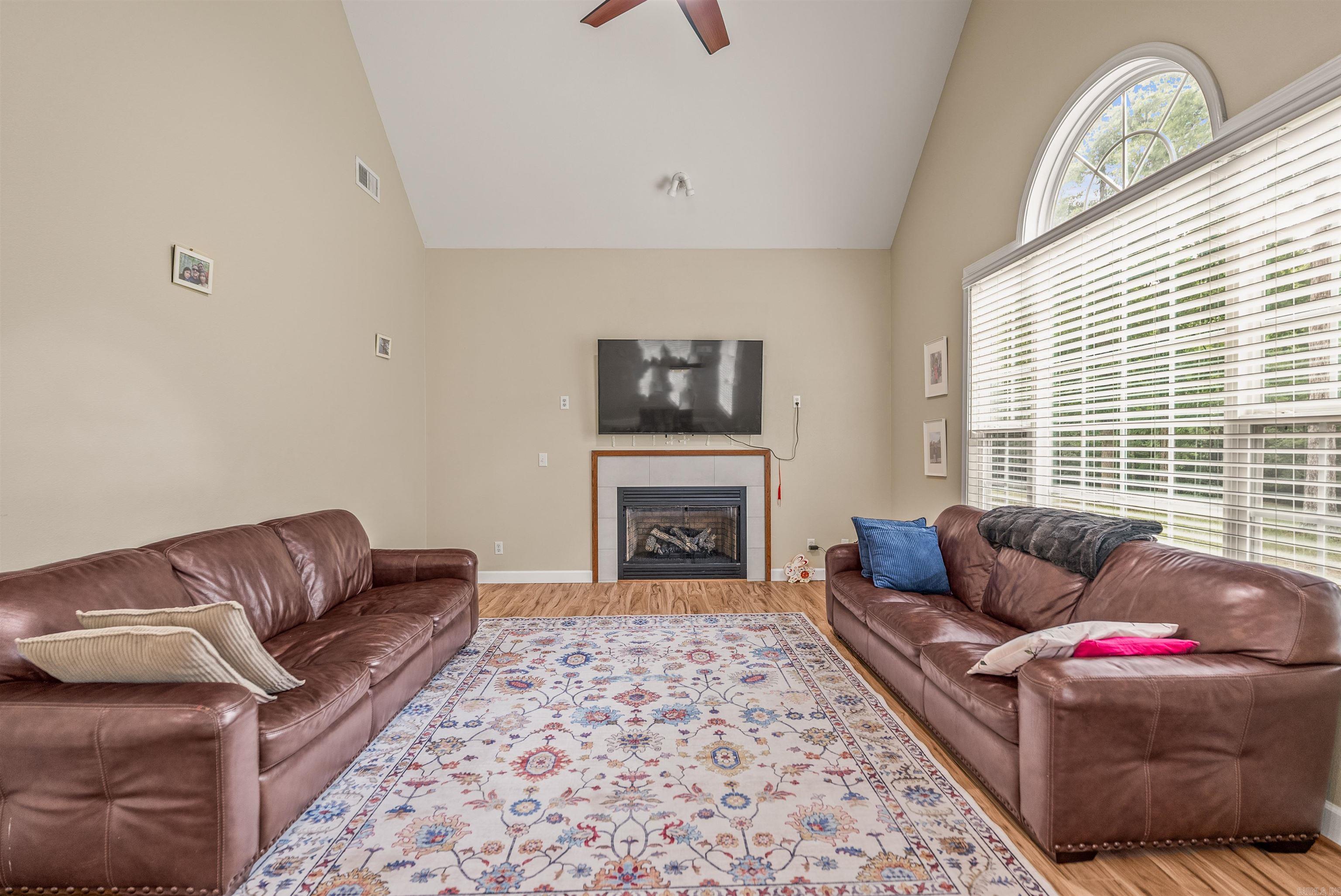COUNTRY ESTATES - Residential