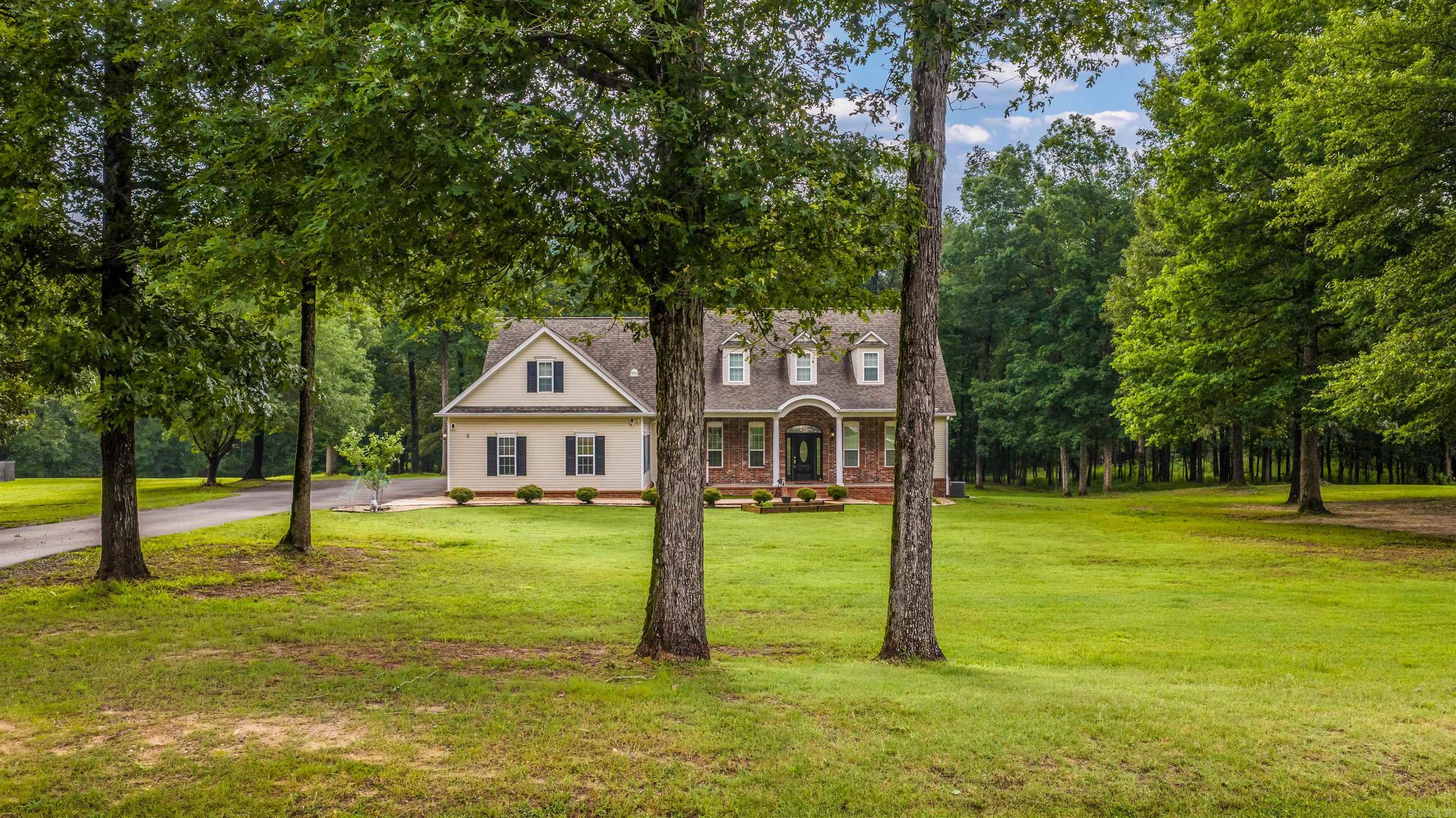 COUNTRY ESTATES - Residential
