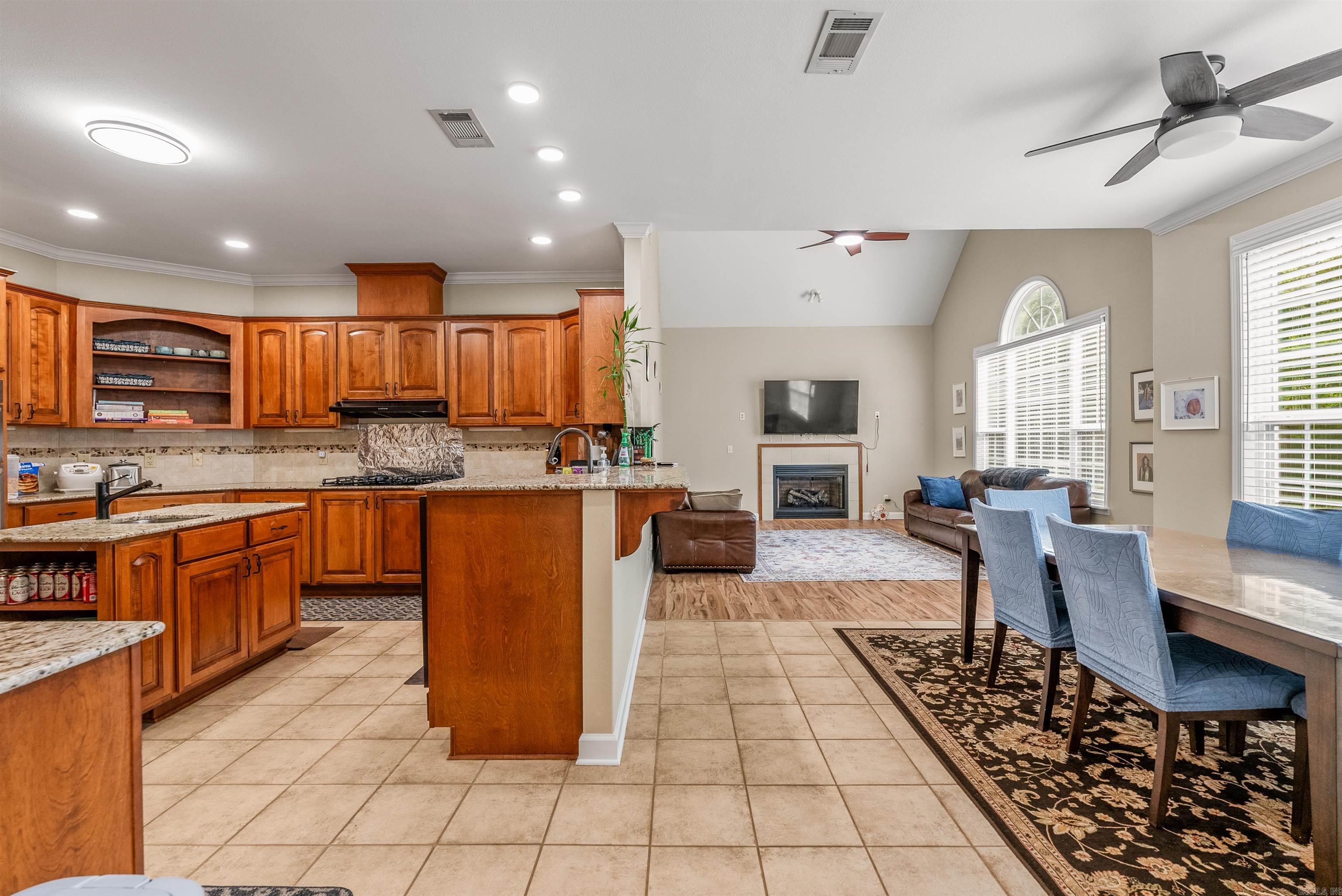 COUNTRY ESTATES - Residential