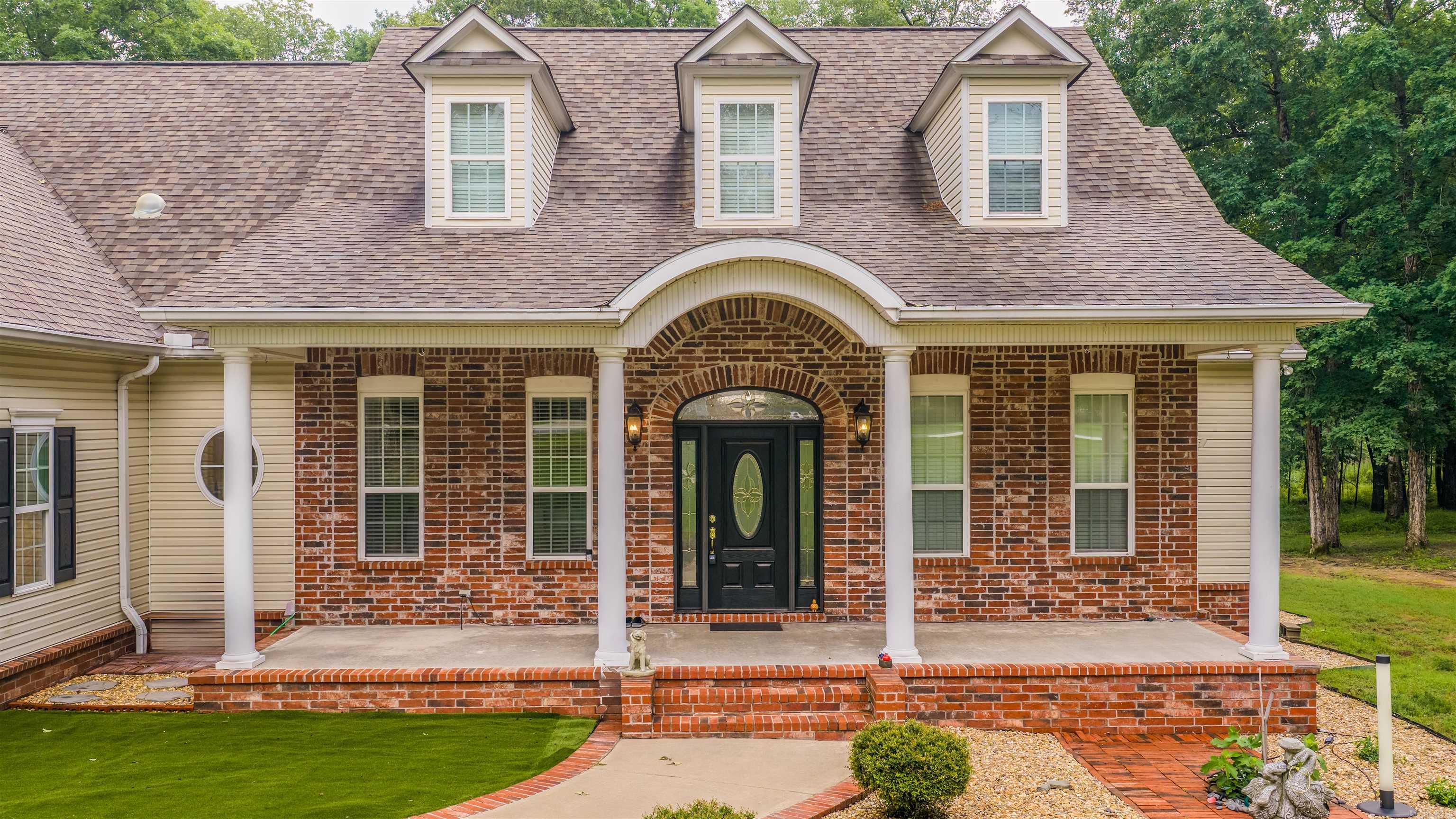 COUNTRY ESTATES - Residential