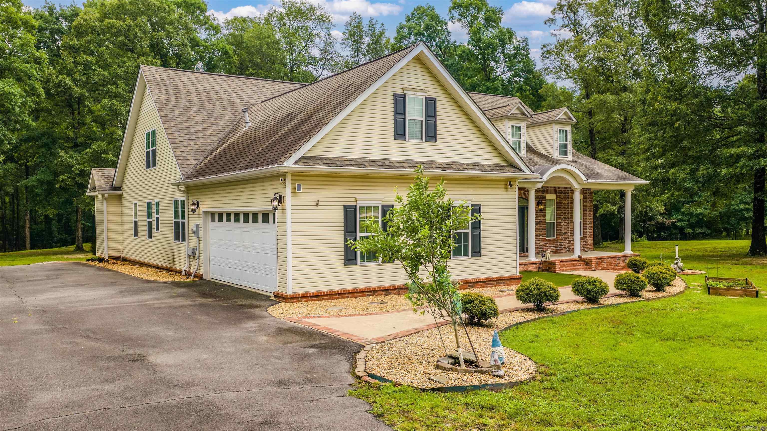 COUNTRY ESTATES - Residential