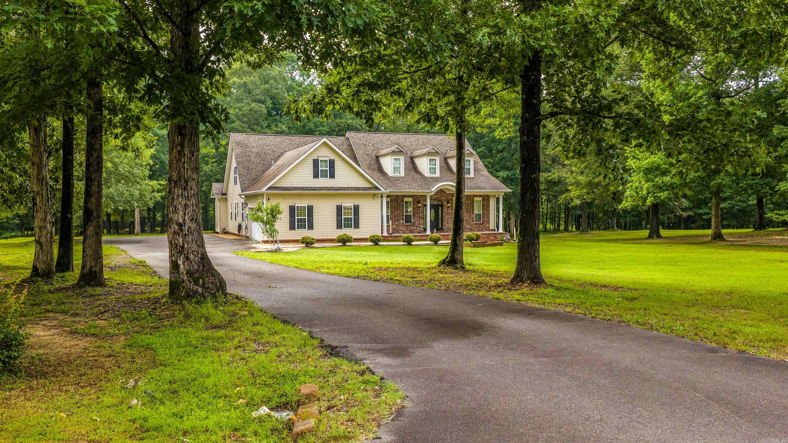 COUNTRY ESTATES - Residential