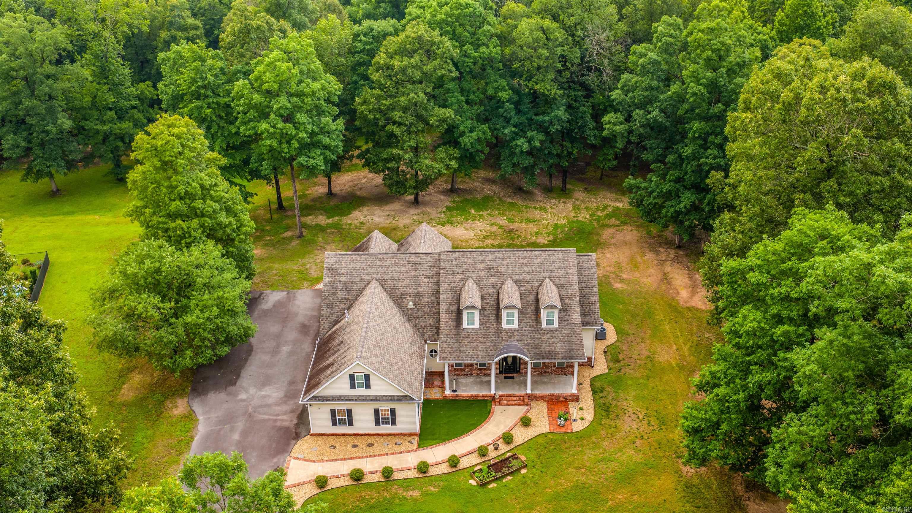 COUNTRY ESTATES - Residential