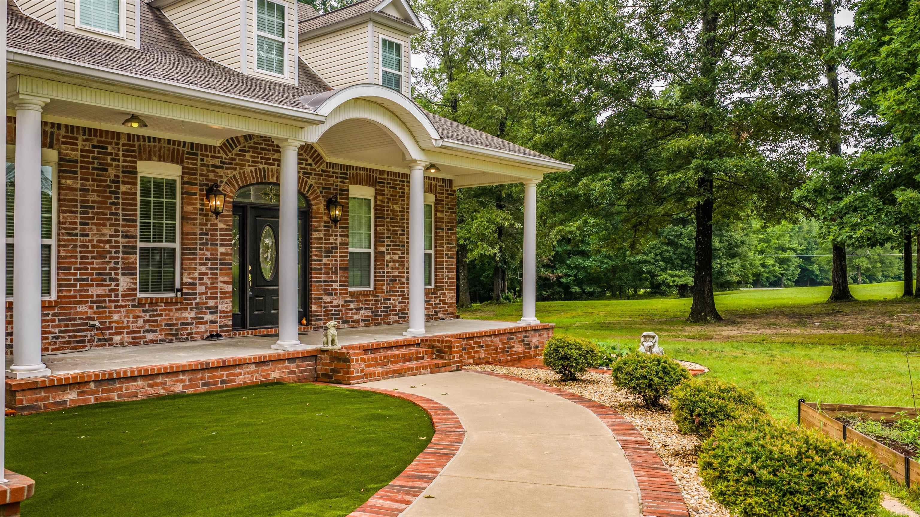 COUNTRY ESTATES - Residential