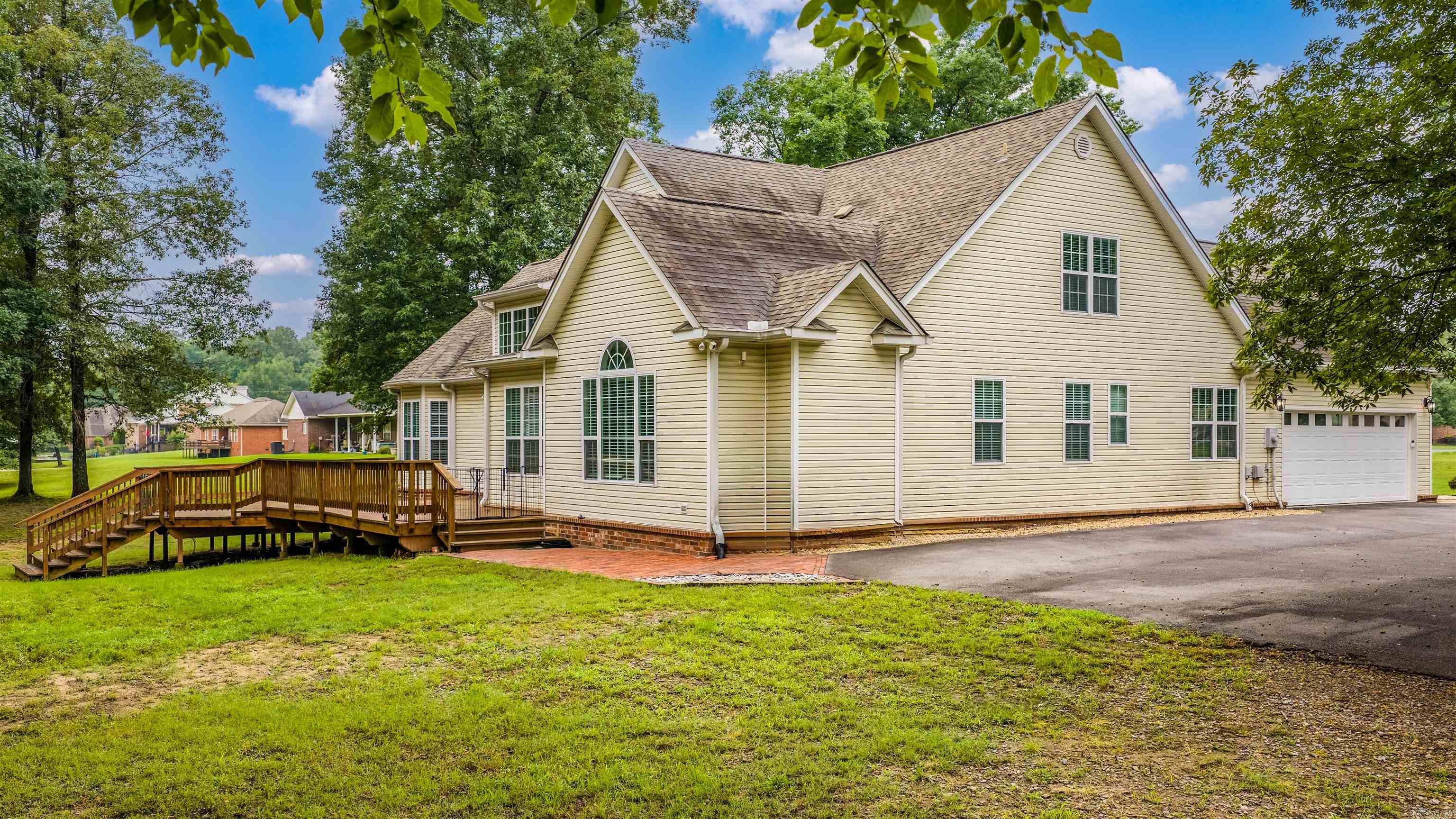 COUNTRY ESTATES - Residential