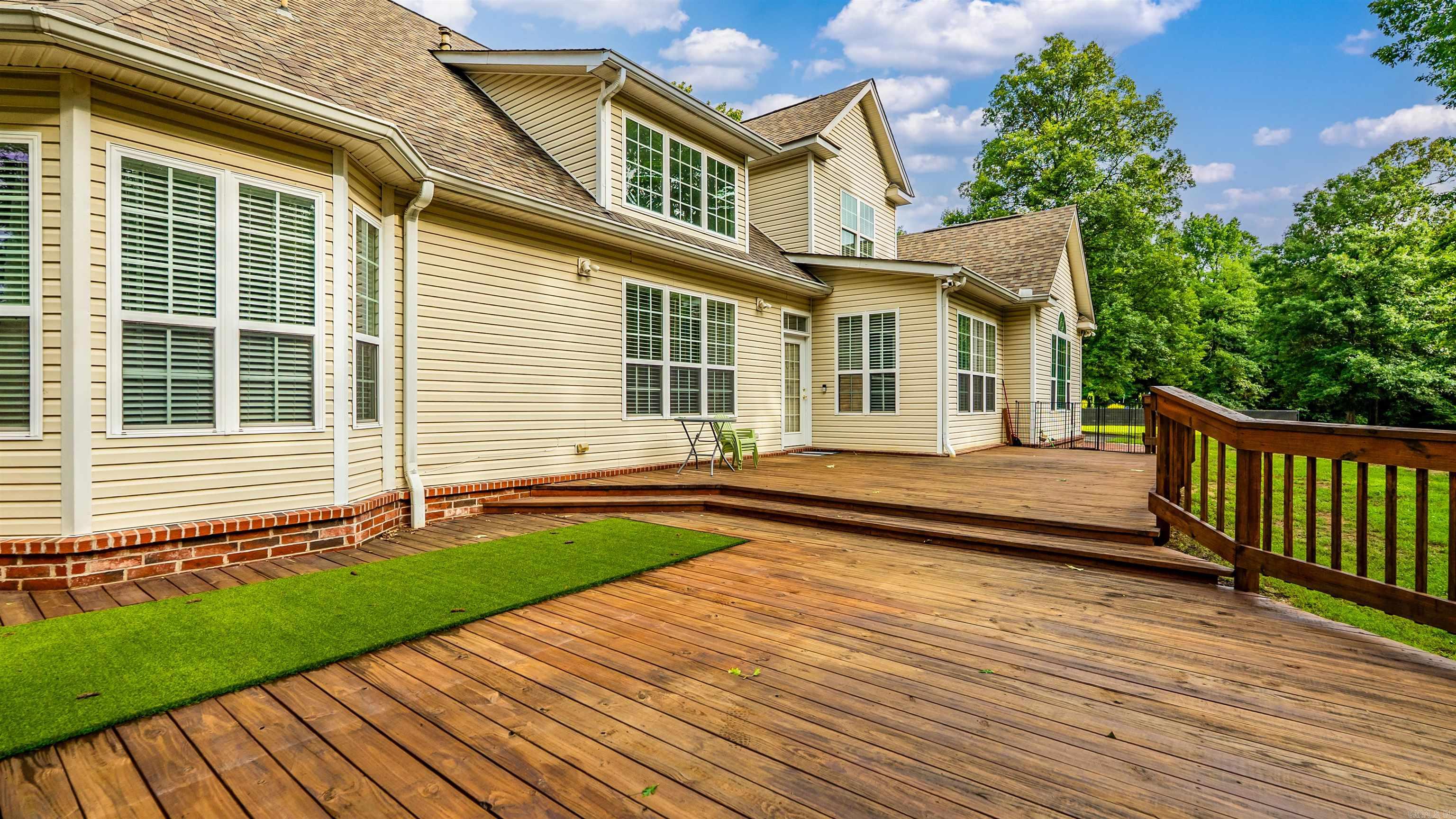 COUNTRY ESTATES - Residential