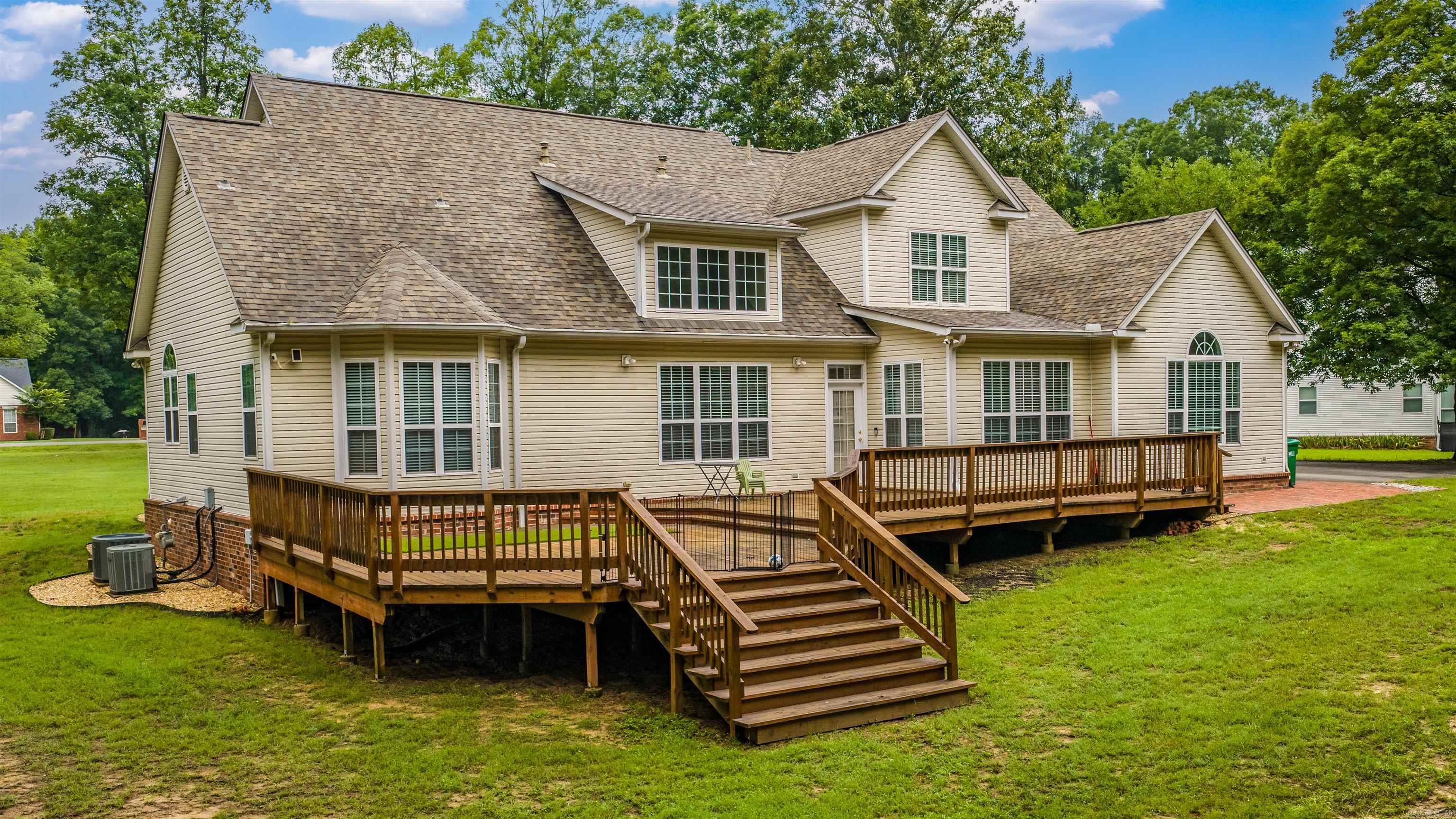 COUNTRY ESTATES - Residential