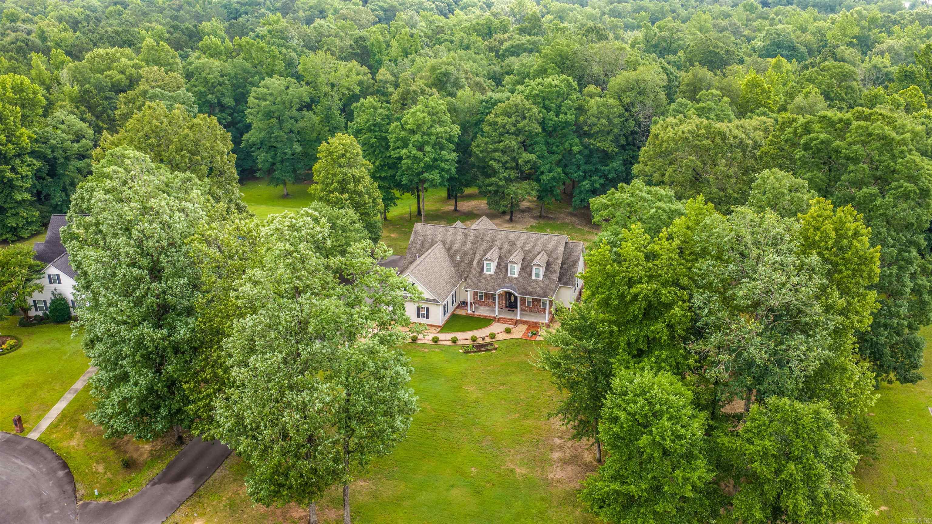 COUNTRY ESTATES - Residential