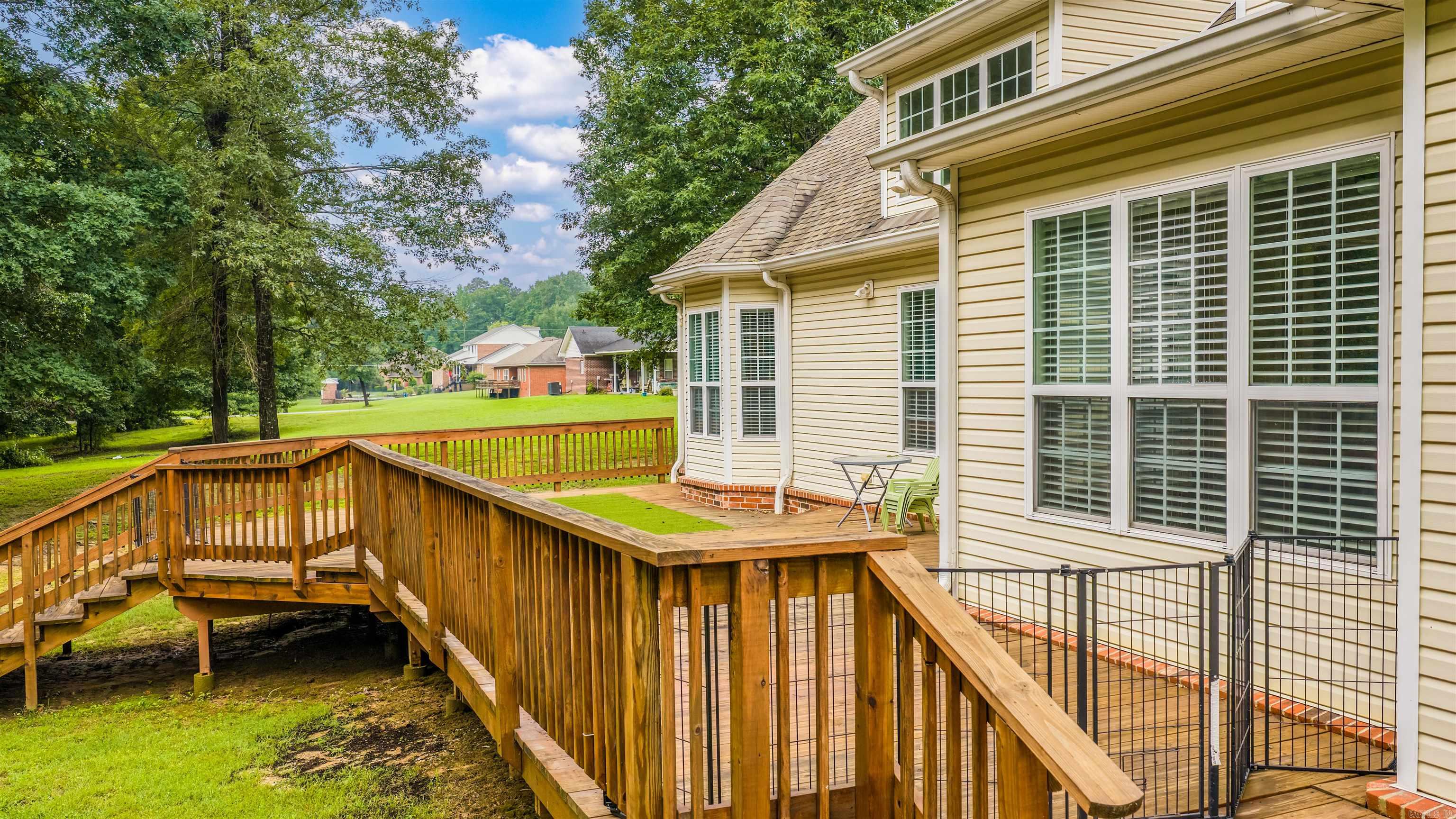 COUNTRY ESTATES - Residential
