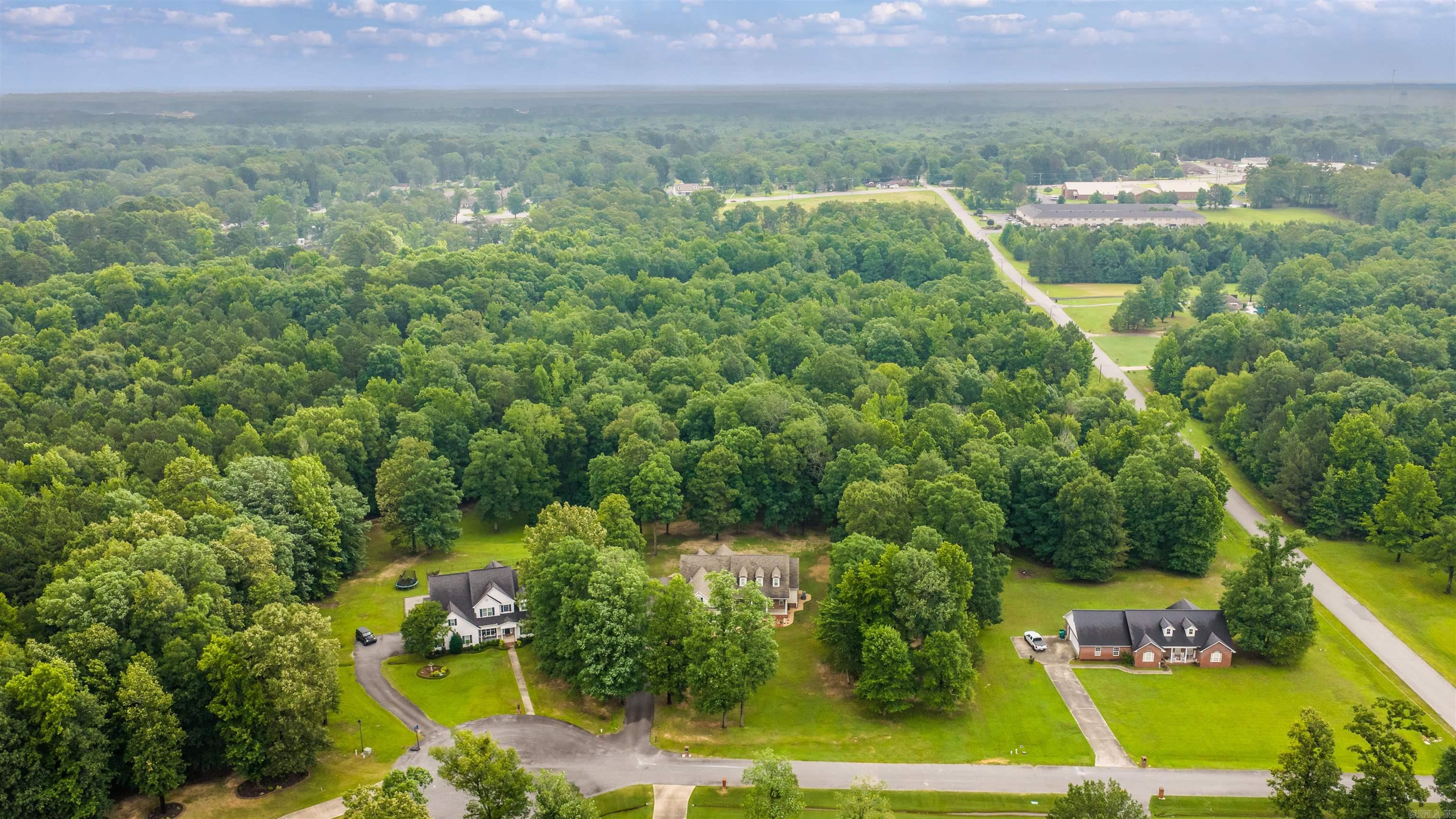COUNTRY ESTATES - Residential