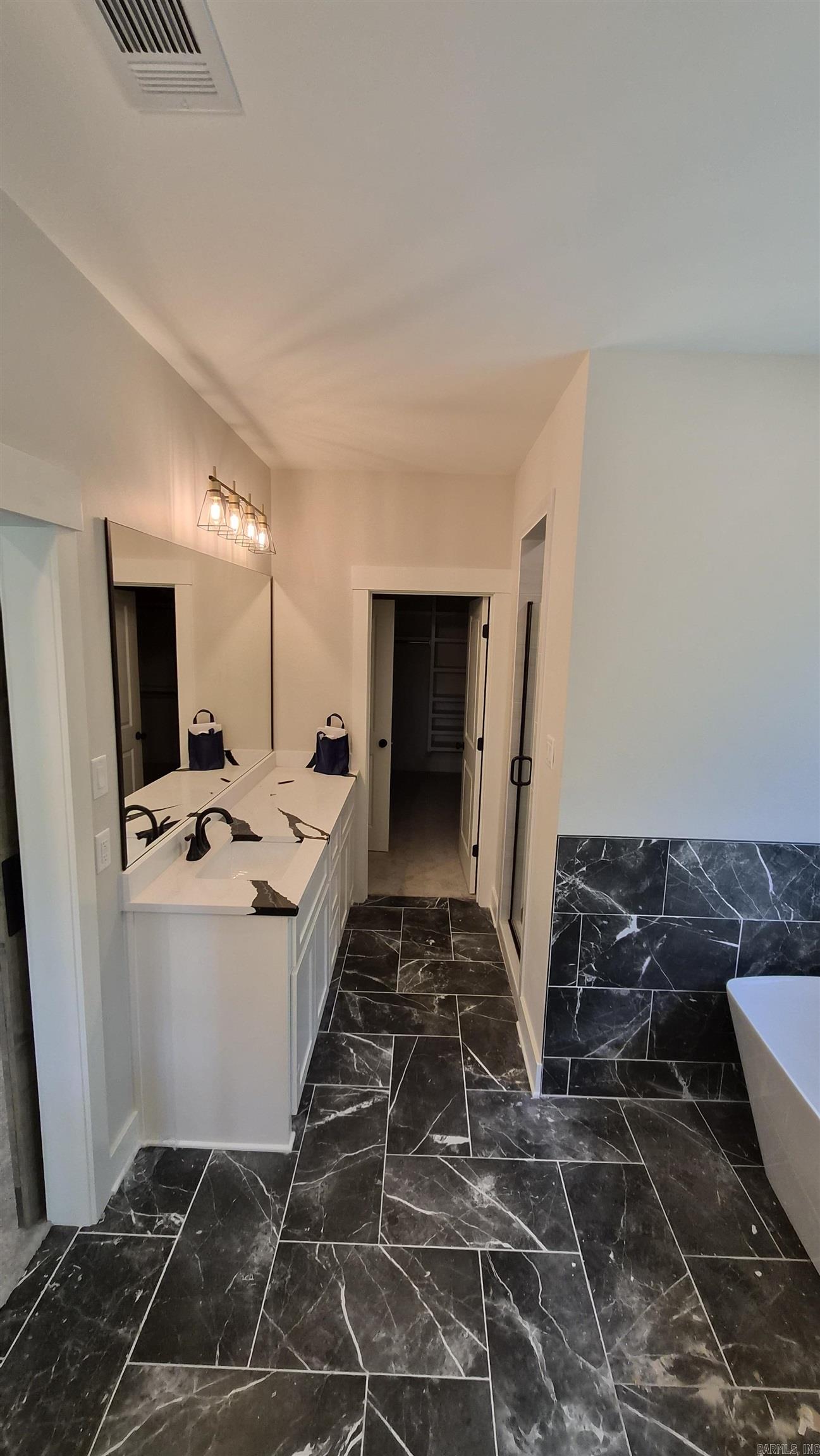 DETONTI PLACE PHASE I - Residential