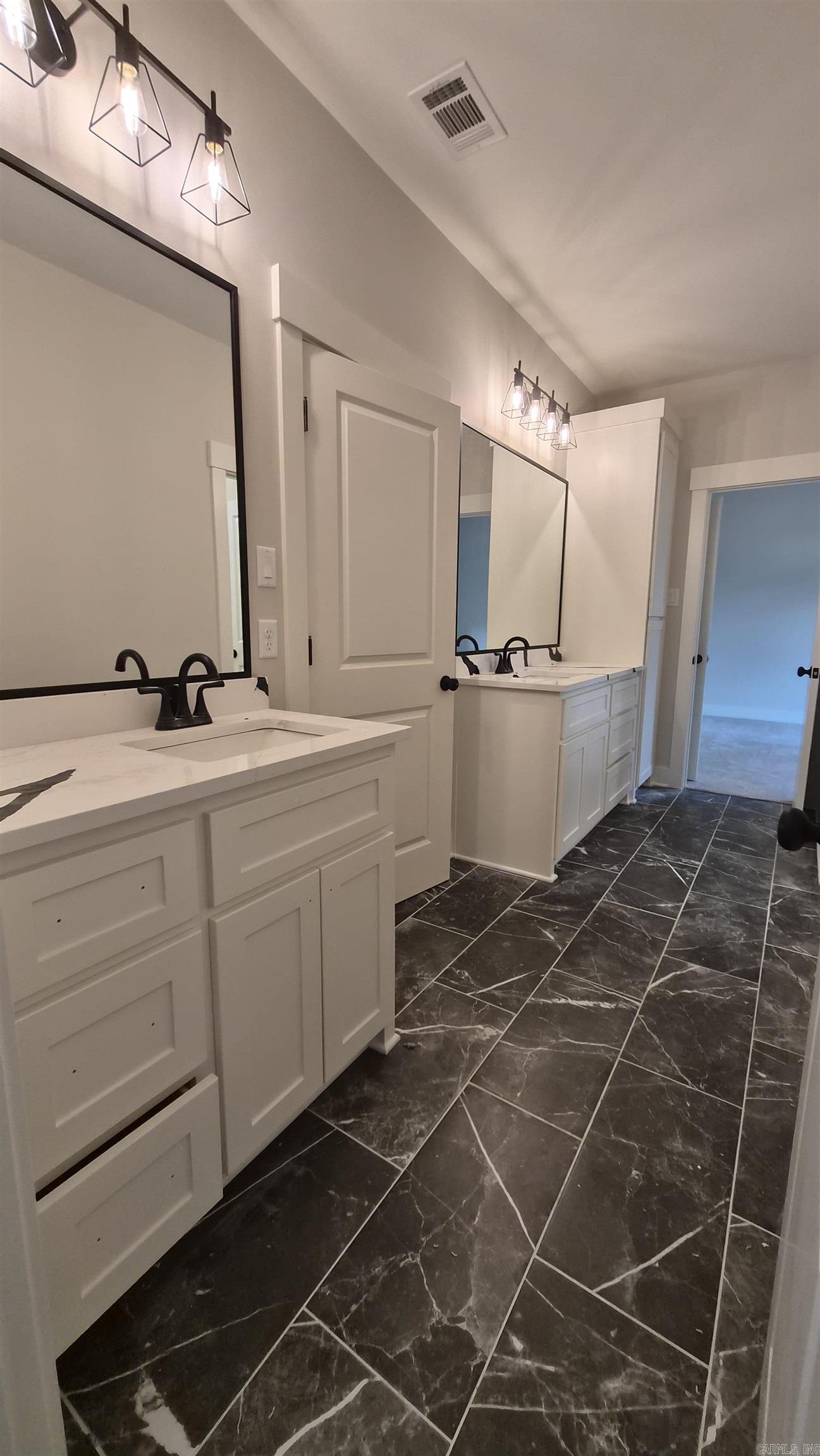 DETONTI PLACE PHASE I - Residential