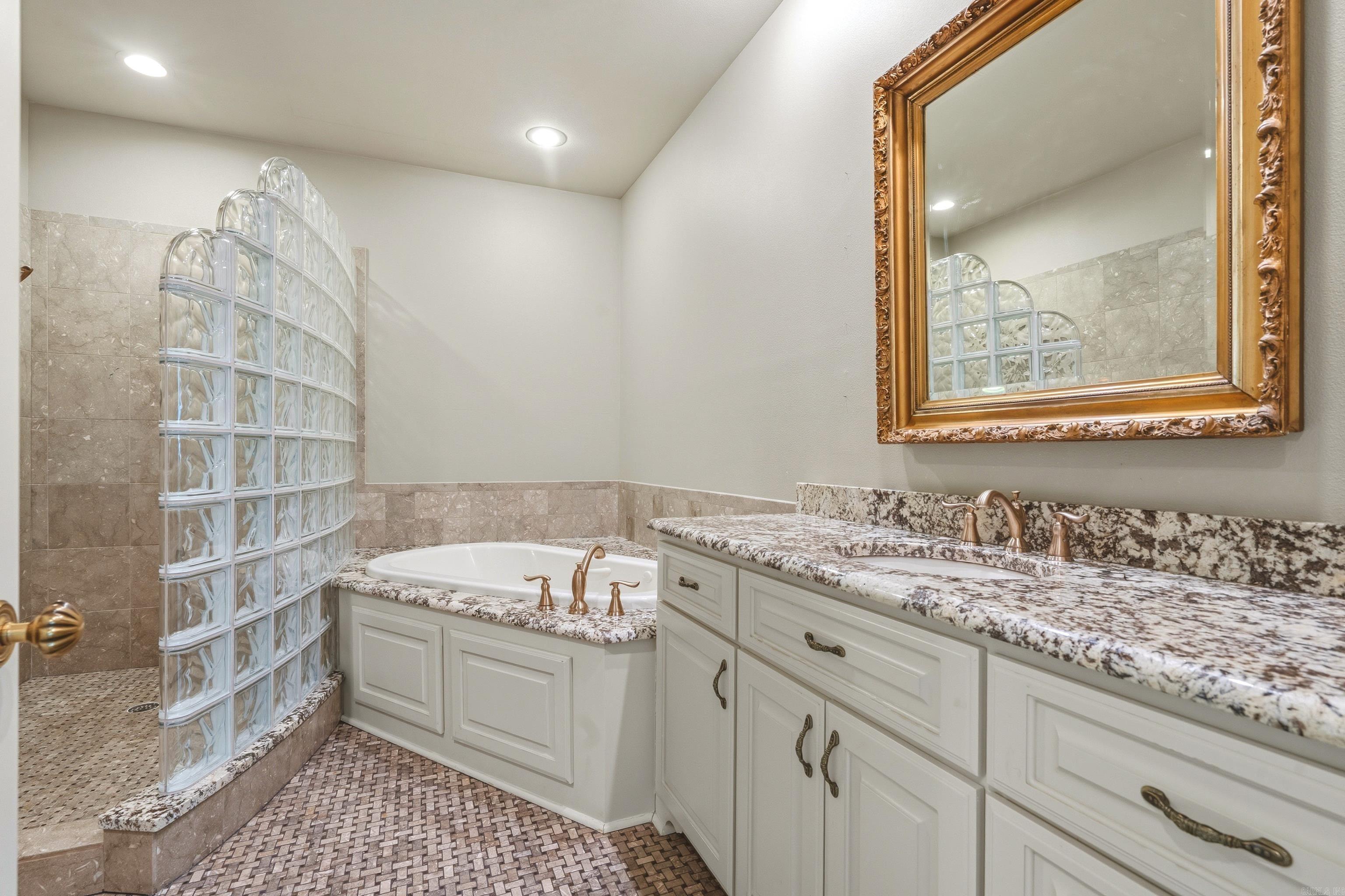 CAROLINE ACRES - Residential