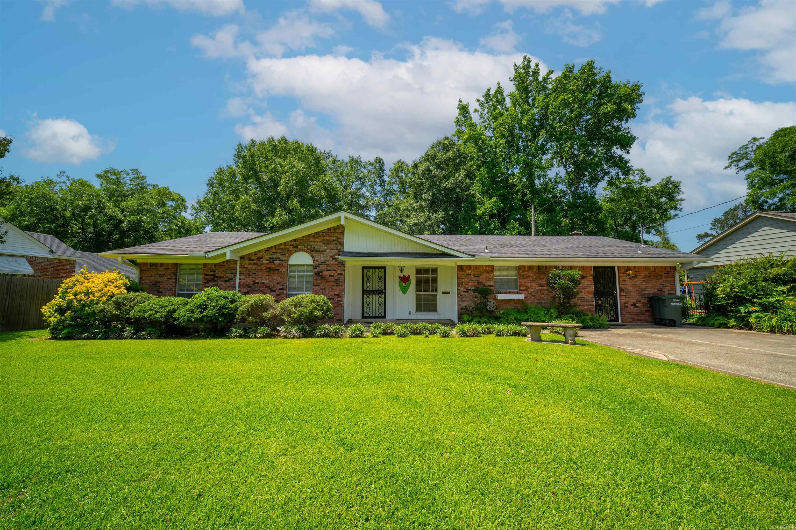 This spacious 3-bedroom, 2.5-bath home offers room for everyone with two separate living areas, a bright sunroom, and a fenced backyard. A large shop provides ample space for storage, hobbies, or a workshop. Conveniently located near the city park, swimming pool, tennis courts, and basketball courts, this property combines comfort, functionality, and easy access to local recreational amenities.