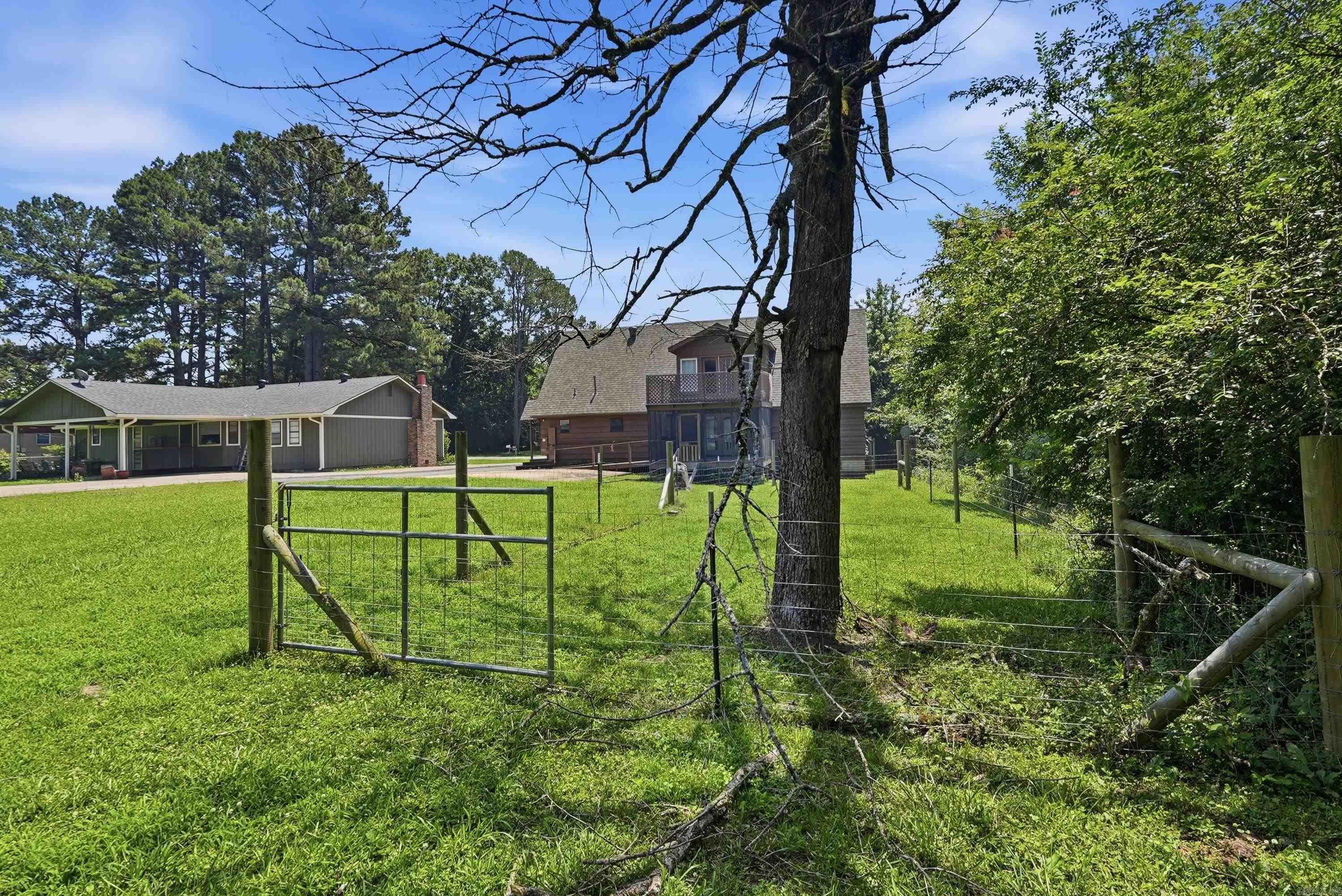 LONE PINE - Residential