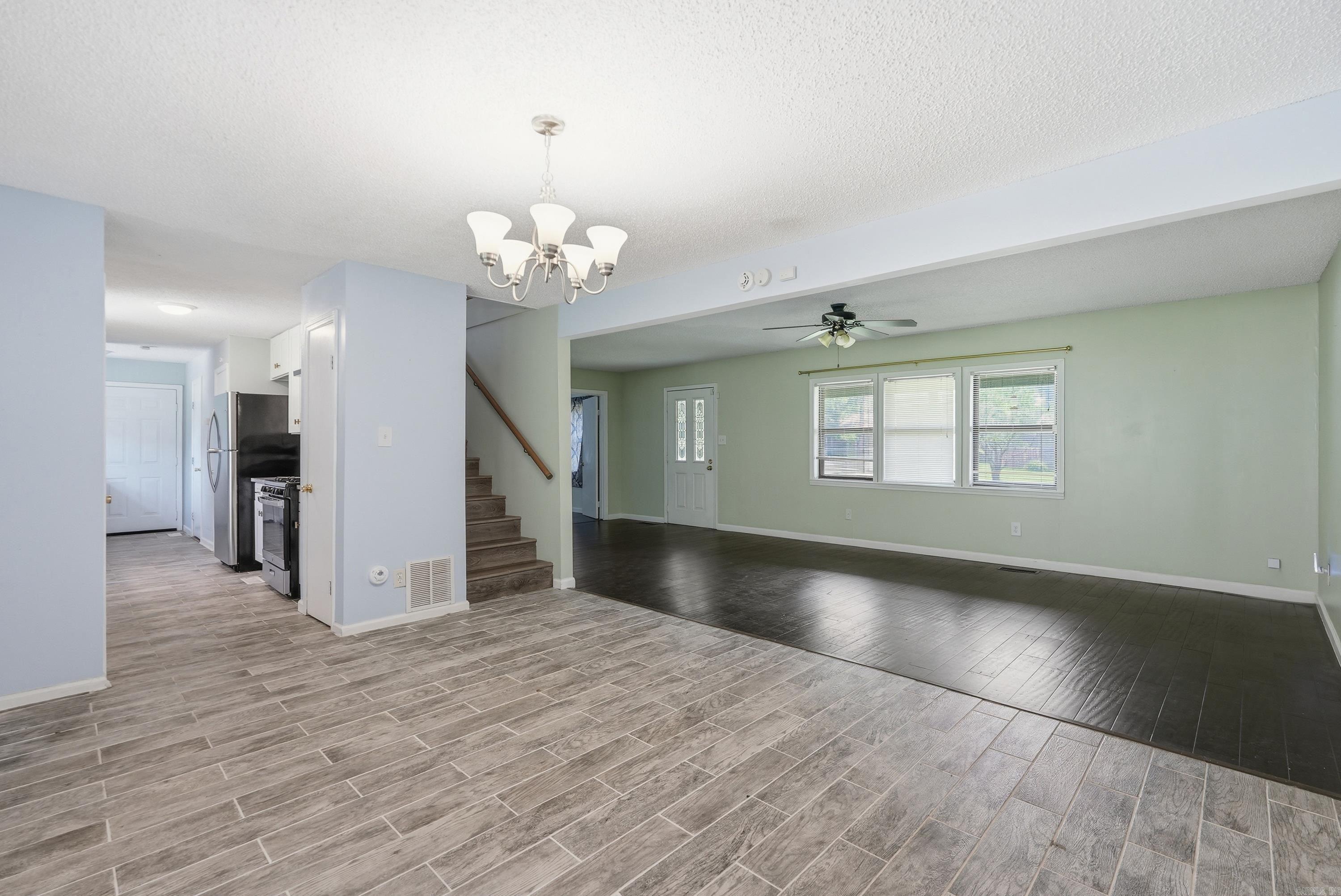 LONE PINE - Residential