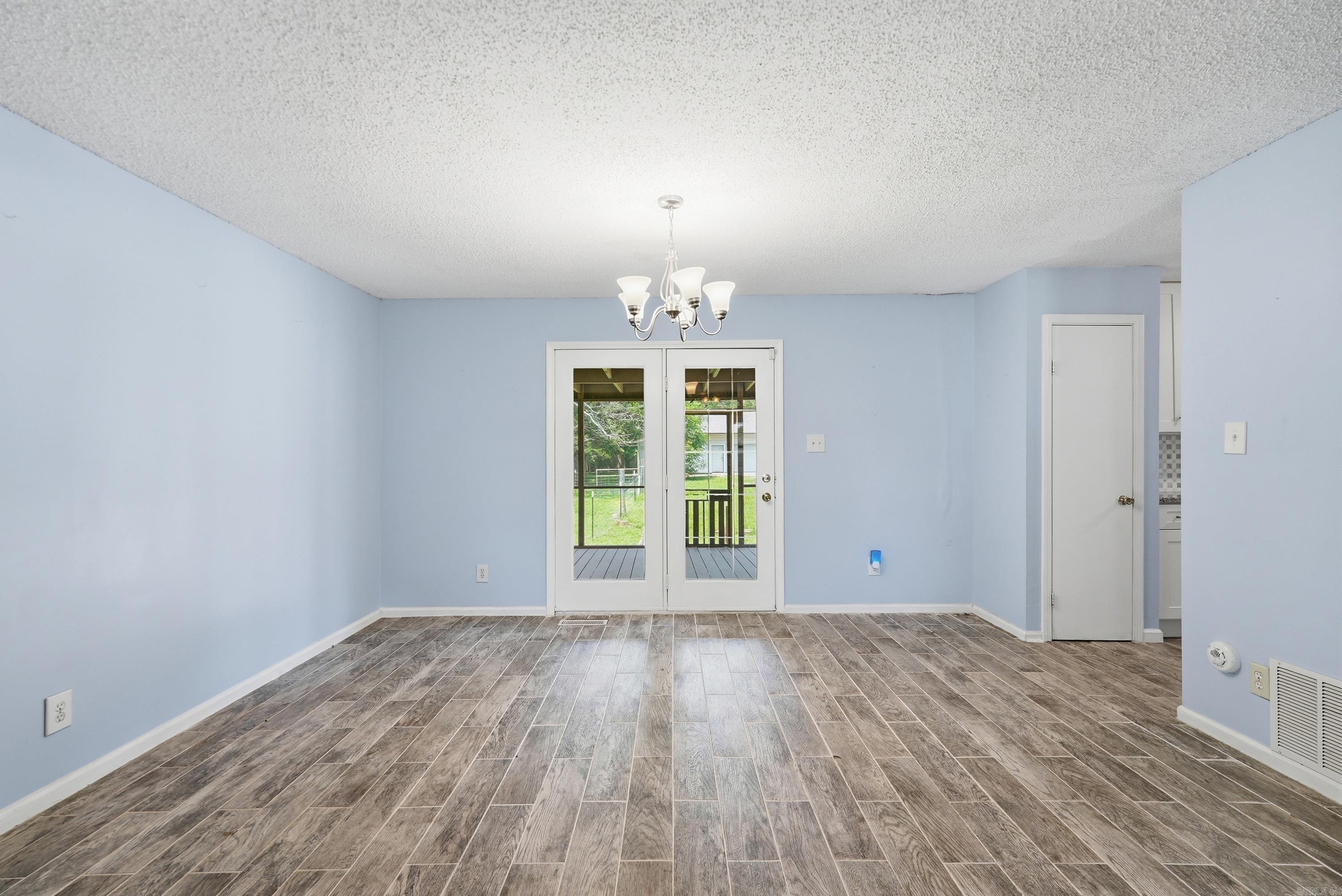 LONE PINE - Residential