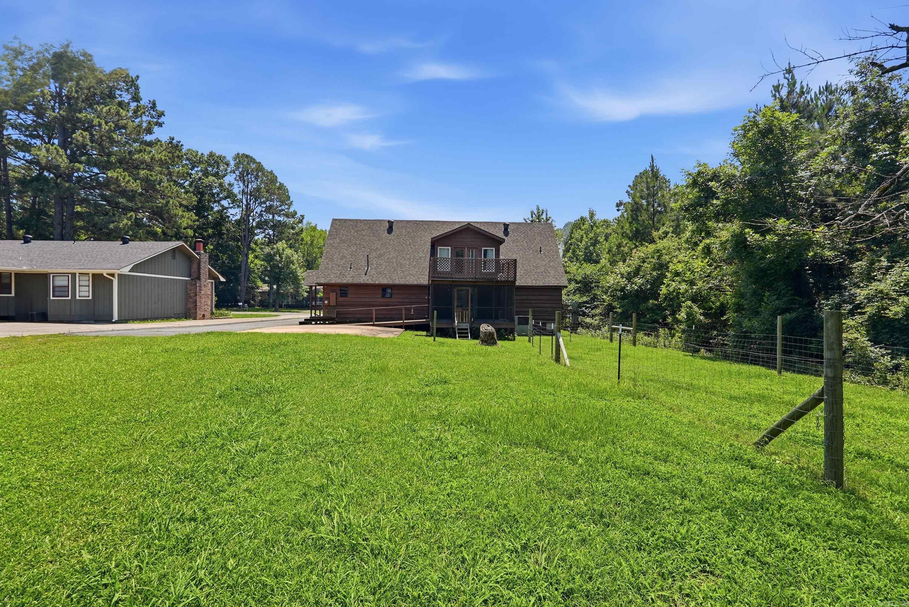 LONE PINE - Residential