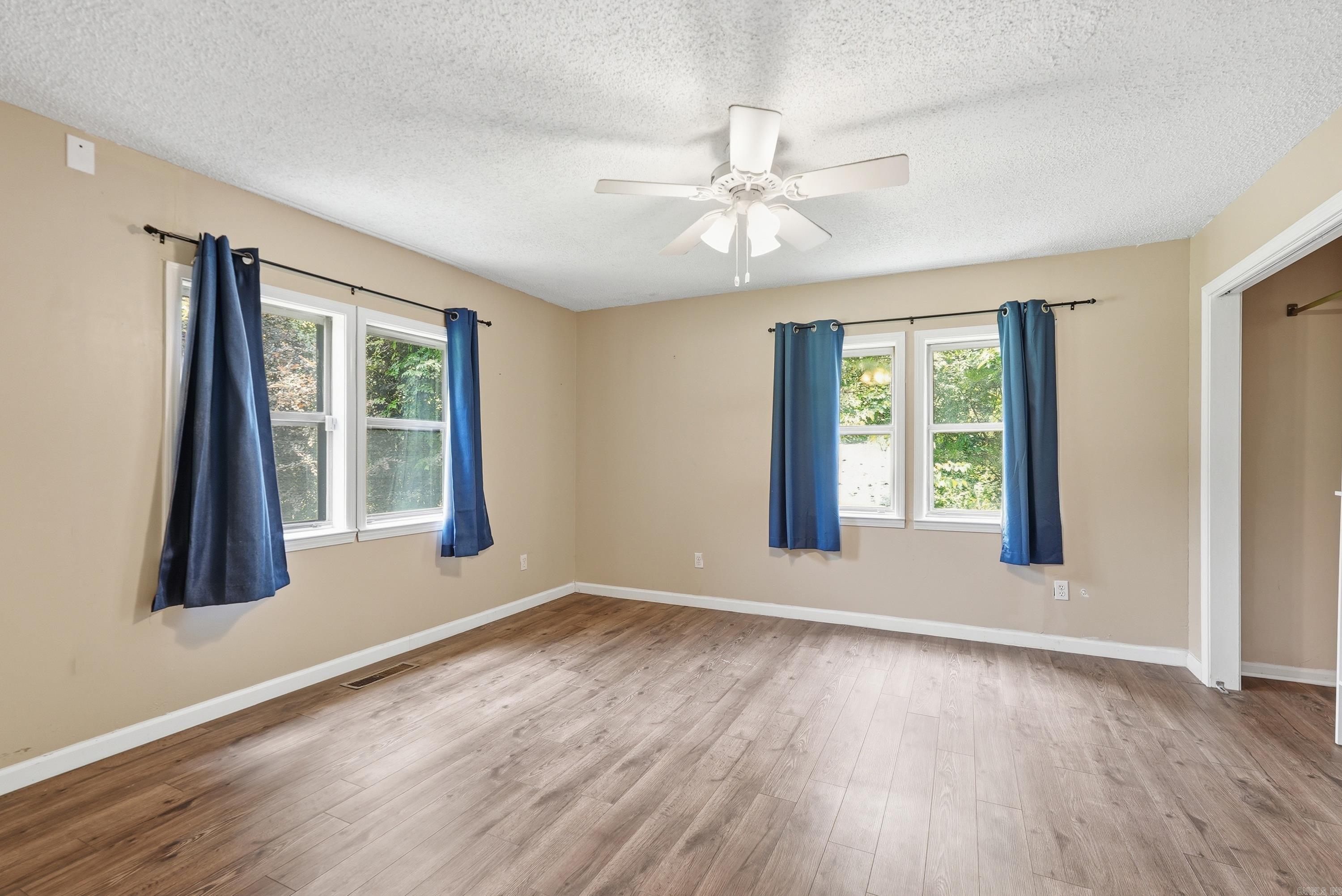 LONE PINE - Residential