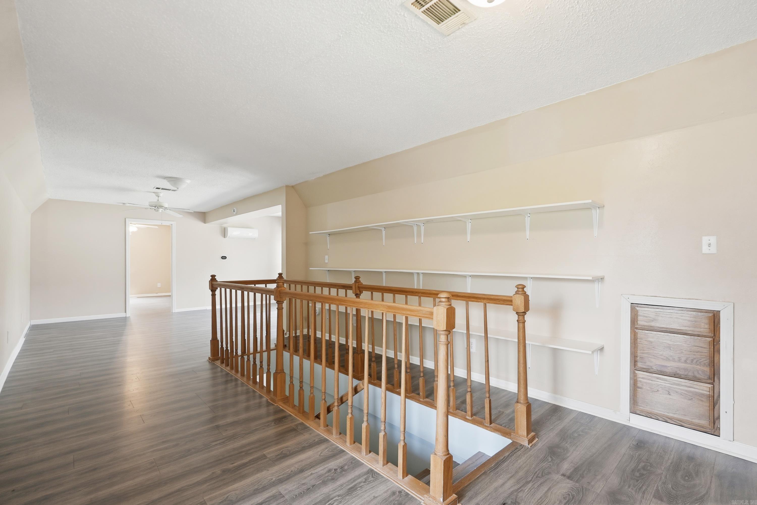LONE PINE - Residential