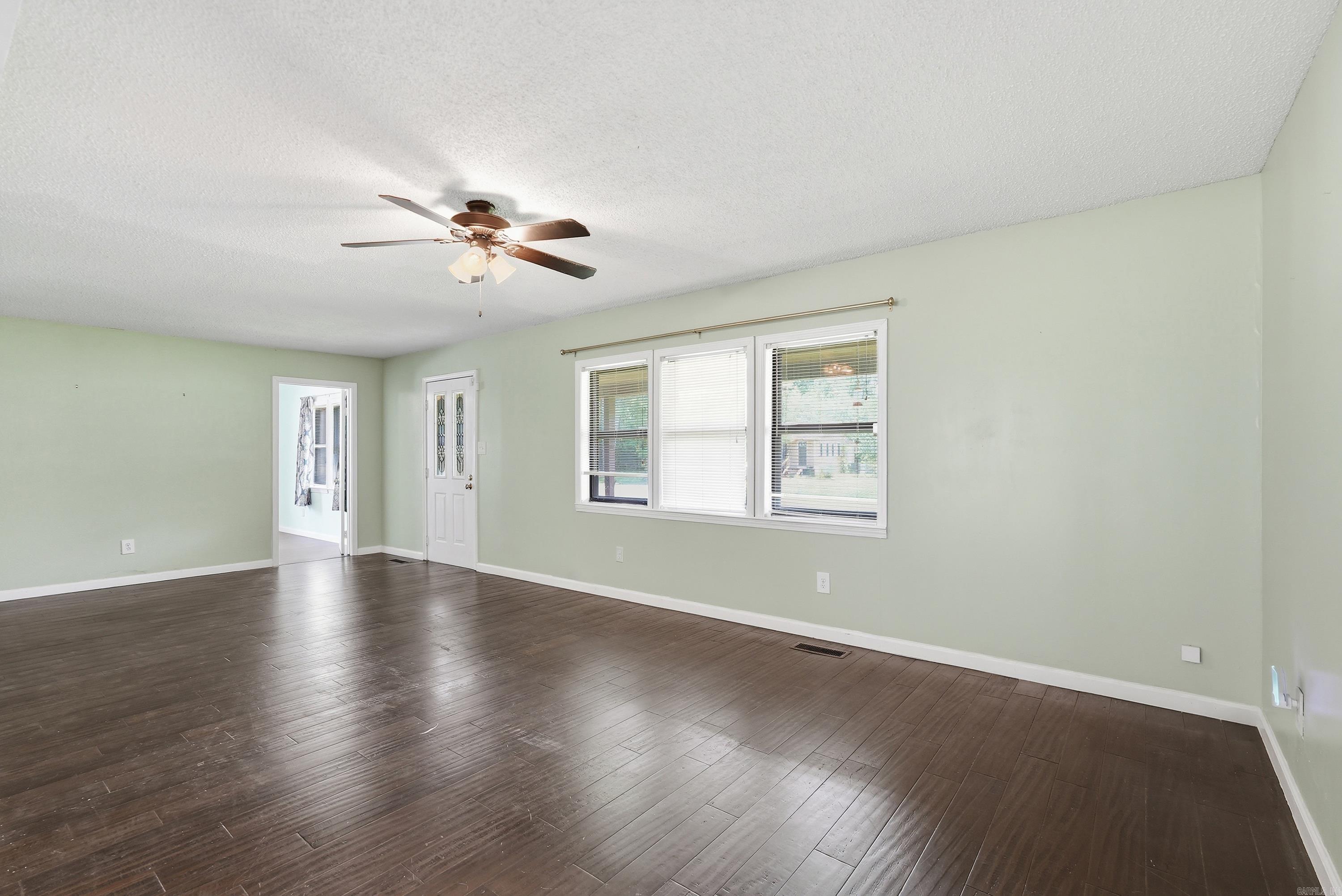 LONE PINE - Residential
