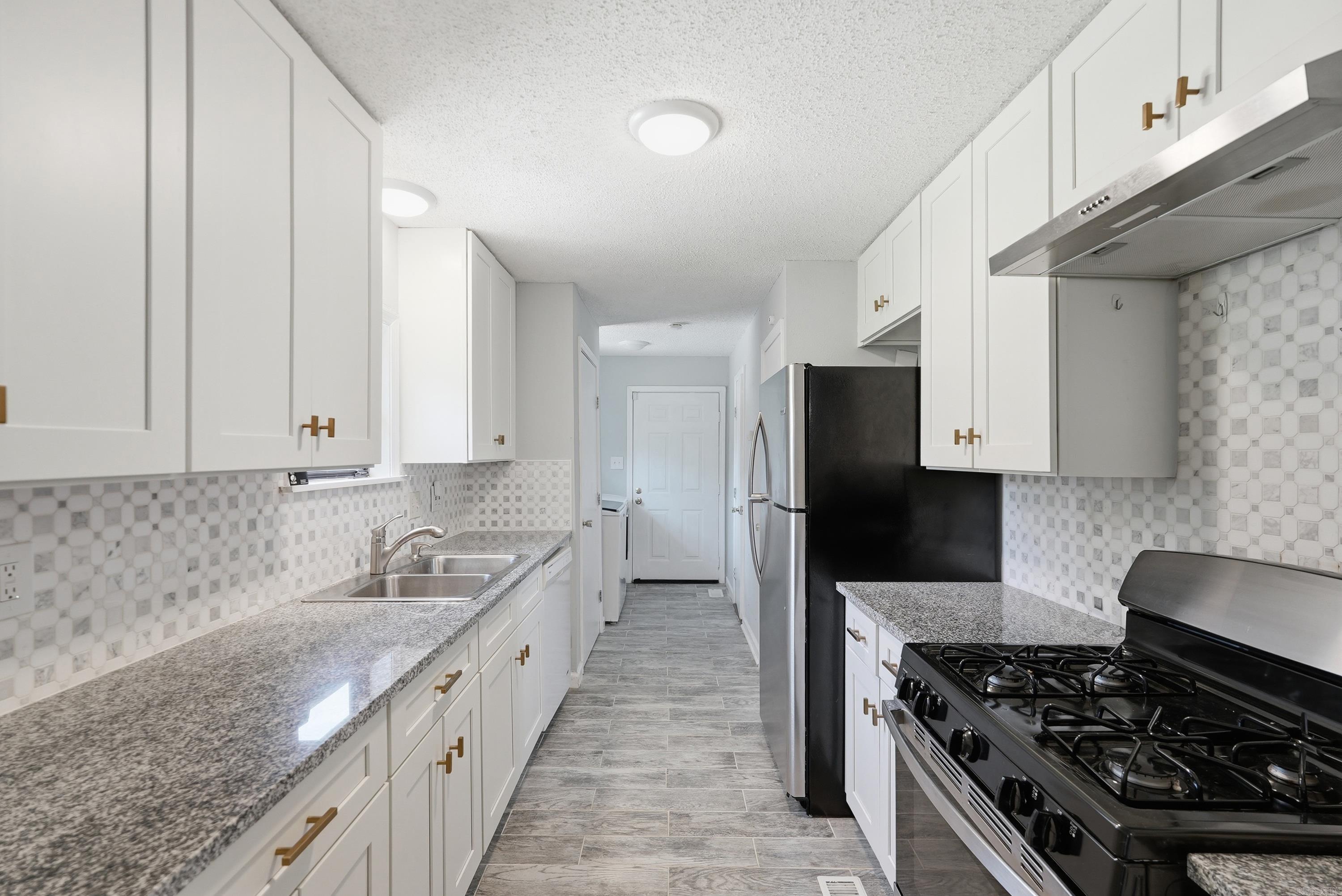 LONE PINE - Residential