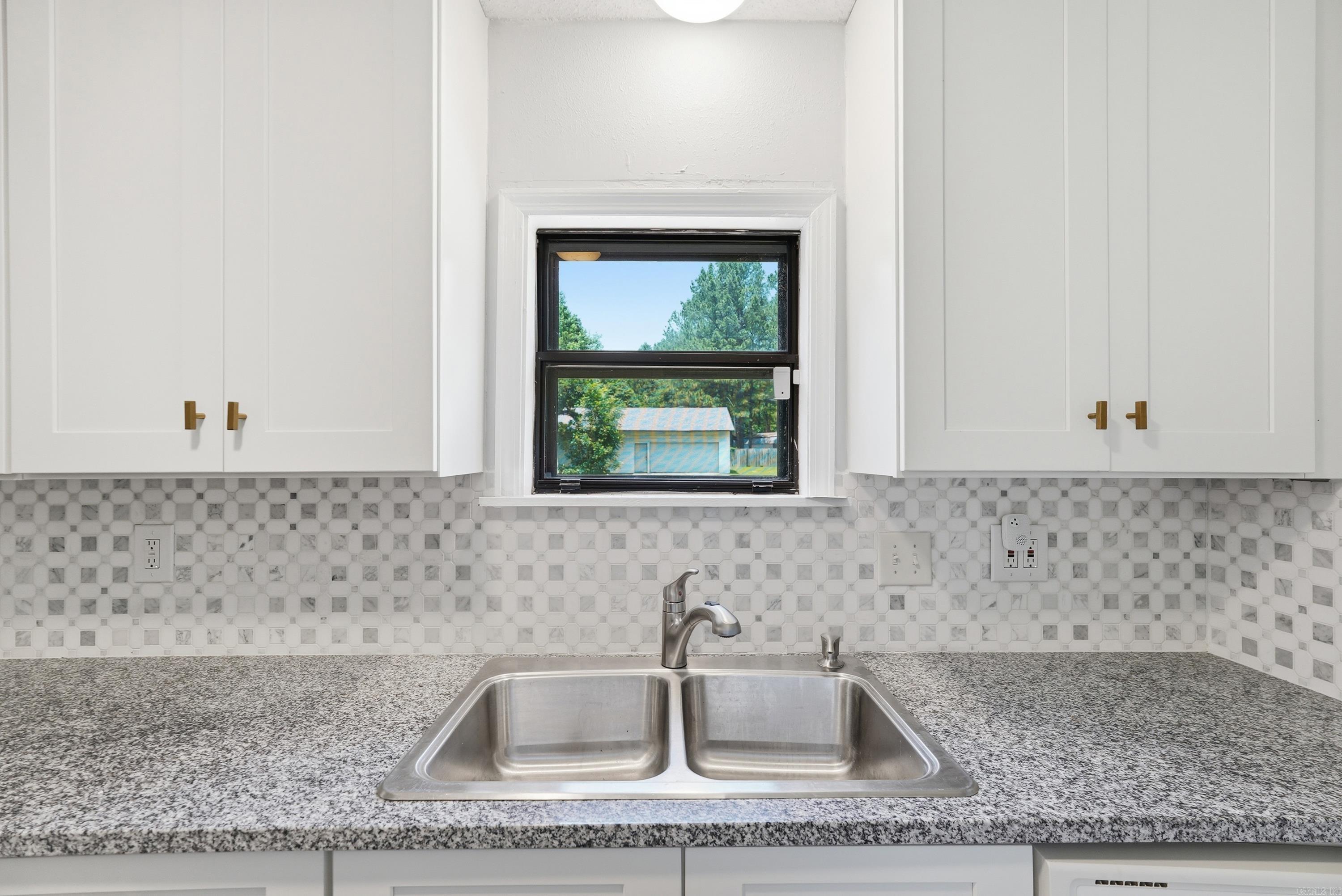 LONE PINE - Residential