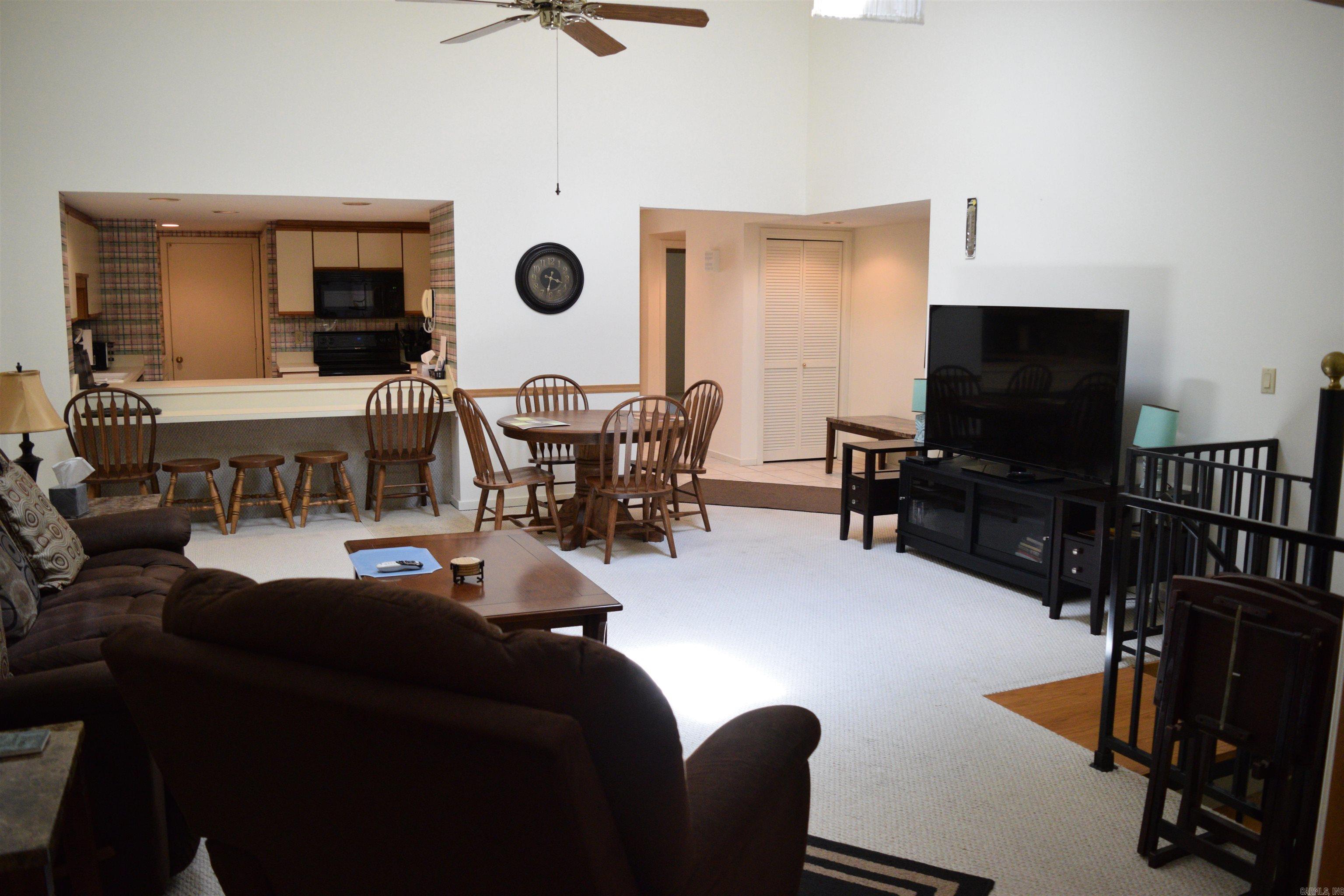 COUNTRY CLUB RIDGE - Residential