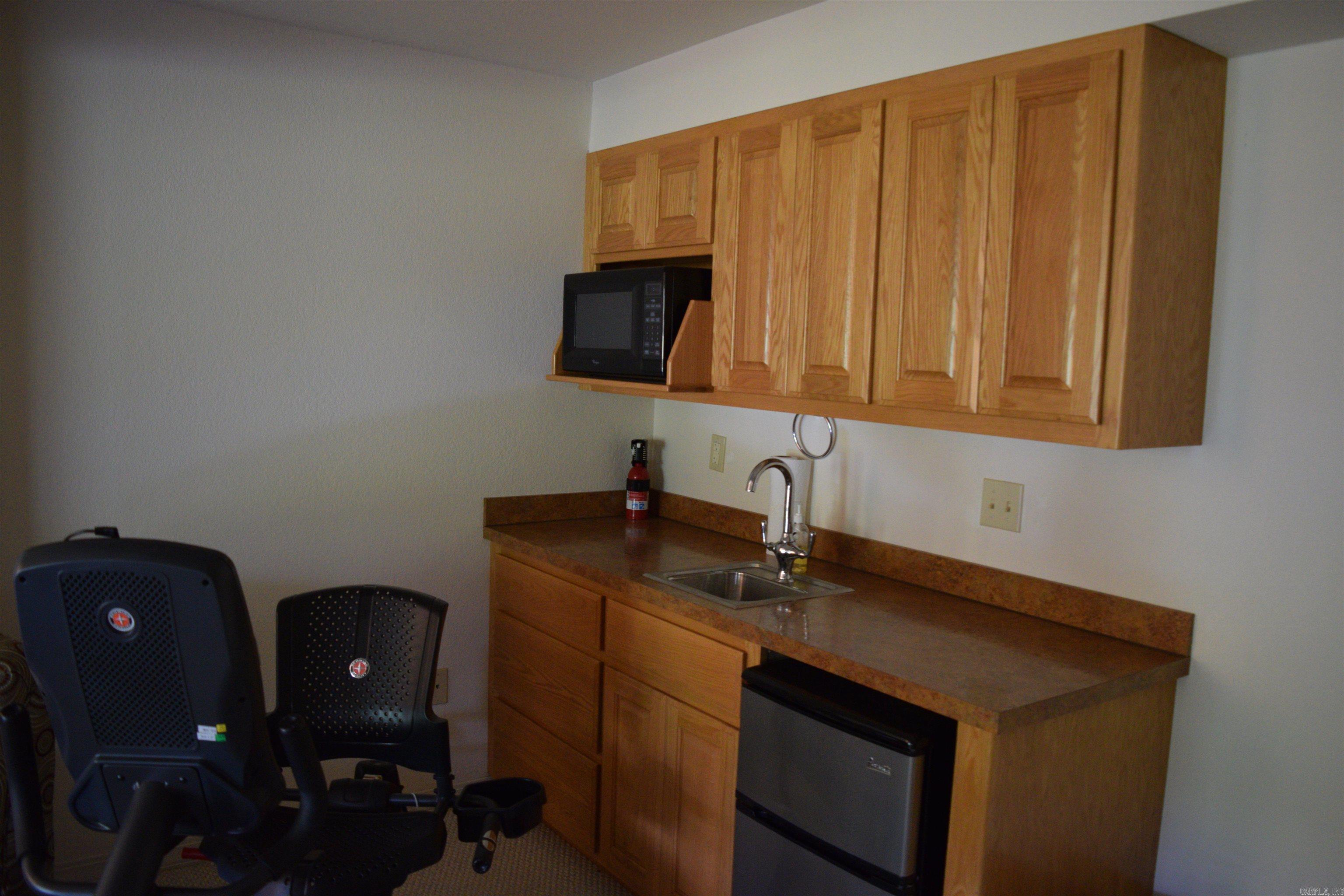 COUNTRY CLUB RIDGE - Residential