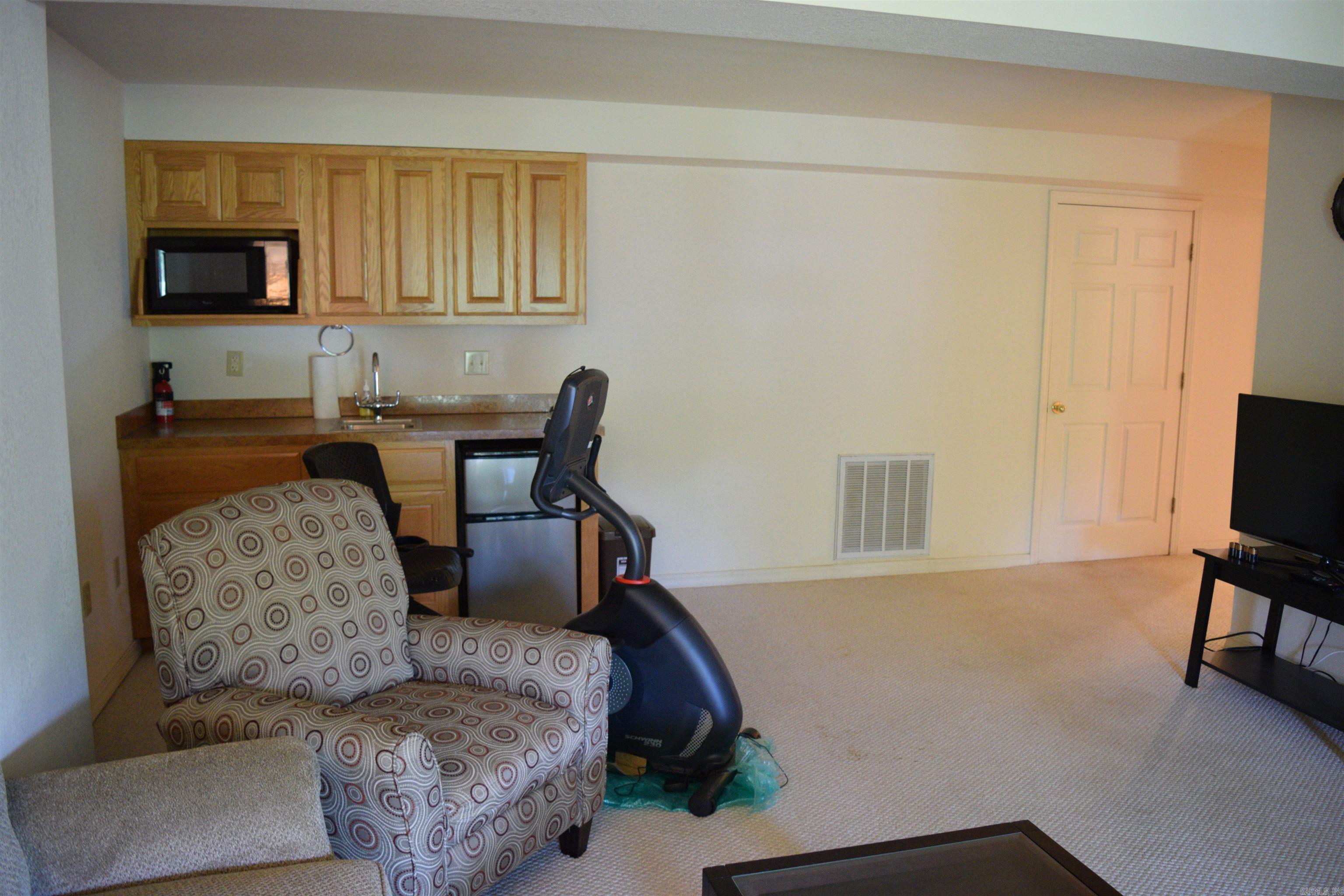COUNTRY CLUB RIDGE - Residential