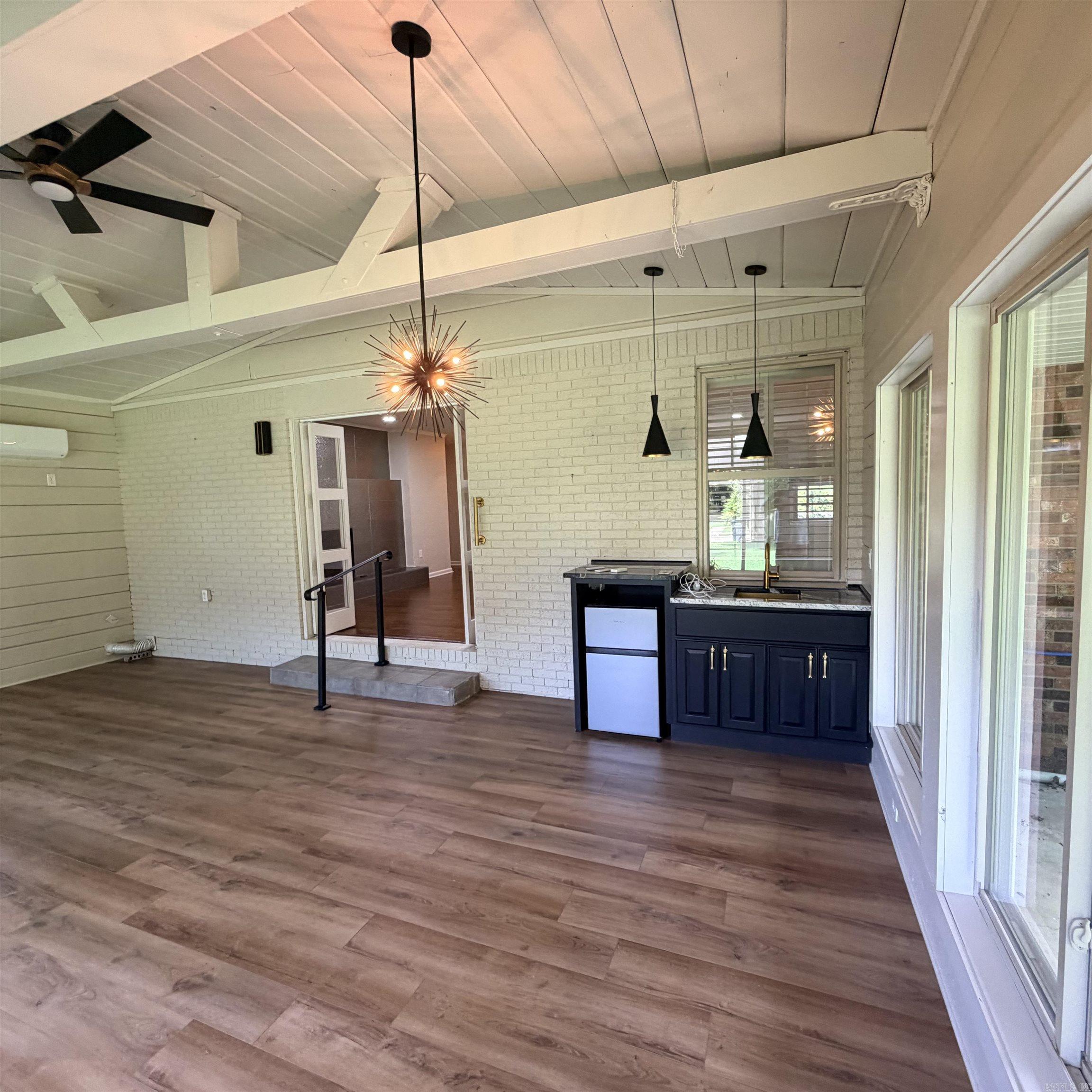 BALLARD HEIGHTS - Residential