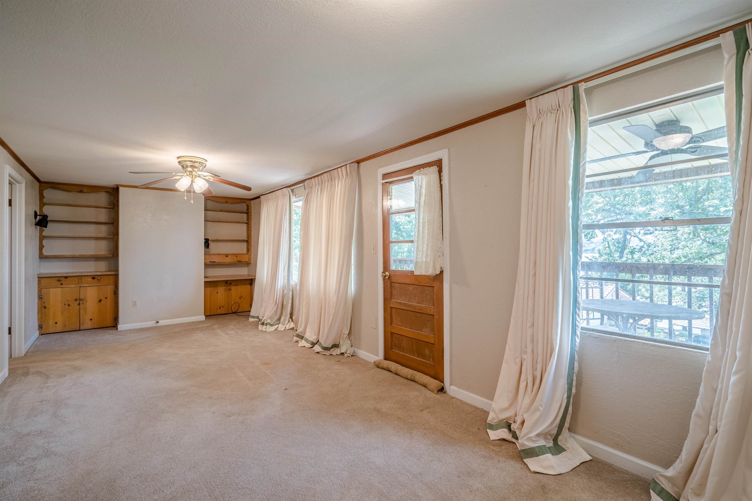 ARKRIDGE LAKE ESTATES - Residential