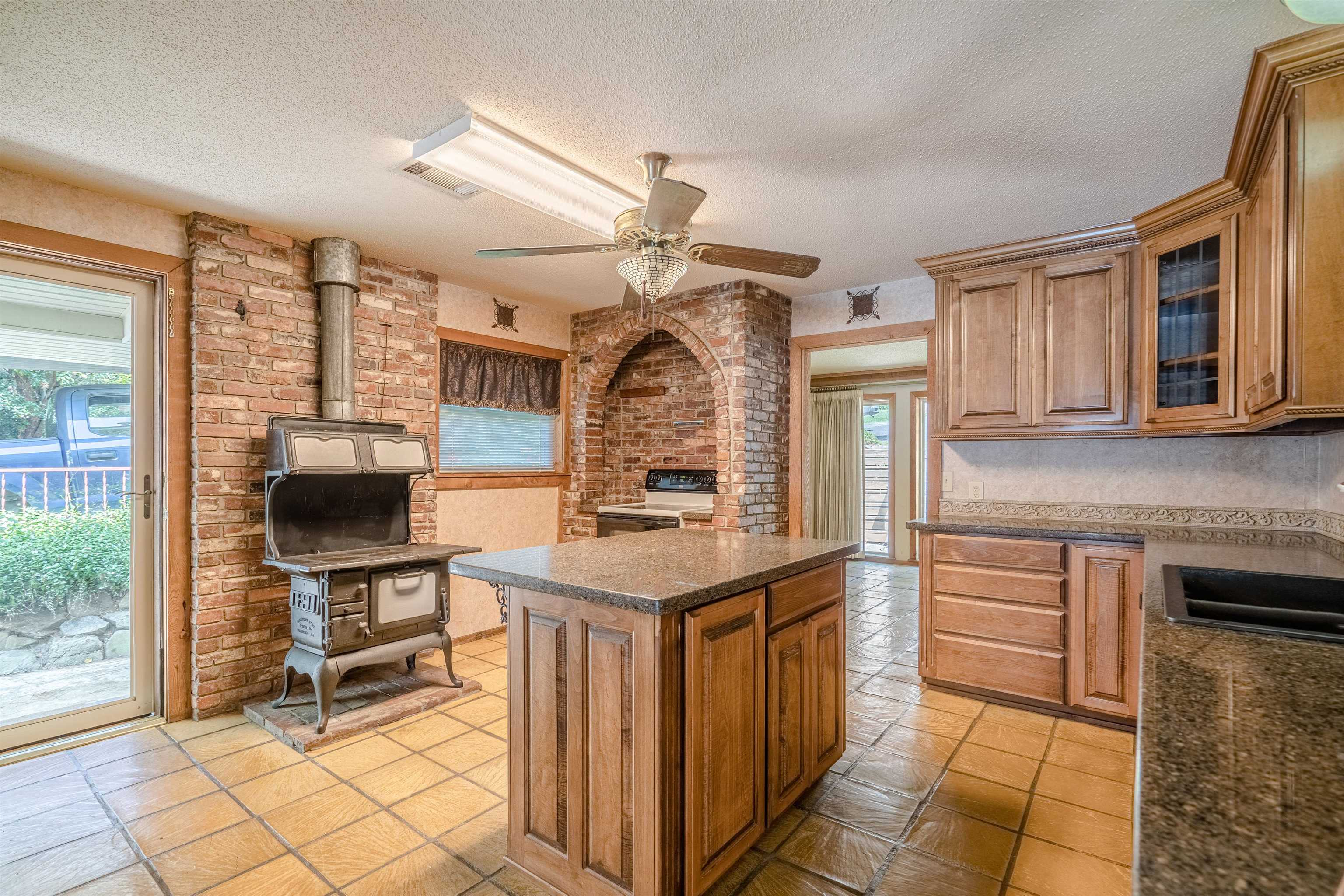 ARKRIDGE LAKE ESTATES - Residential