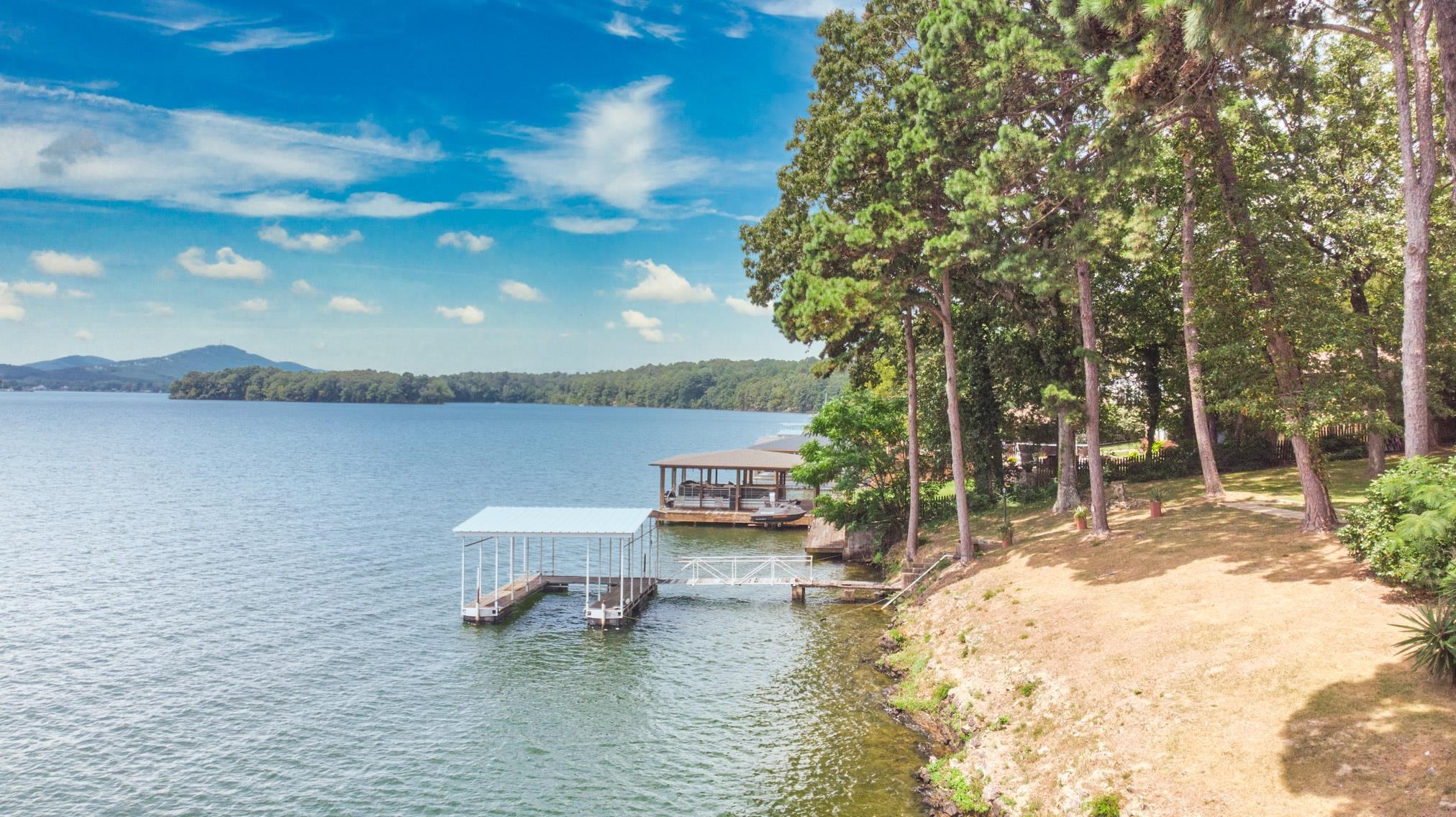 ARKRIDGE LAKE ESTATES - Residential