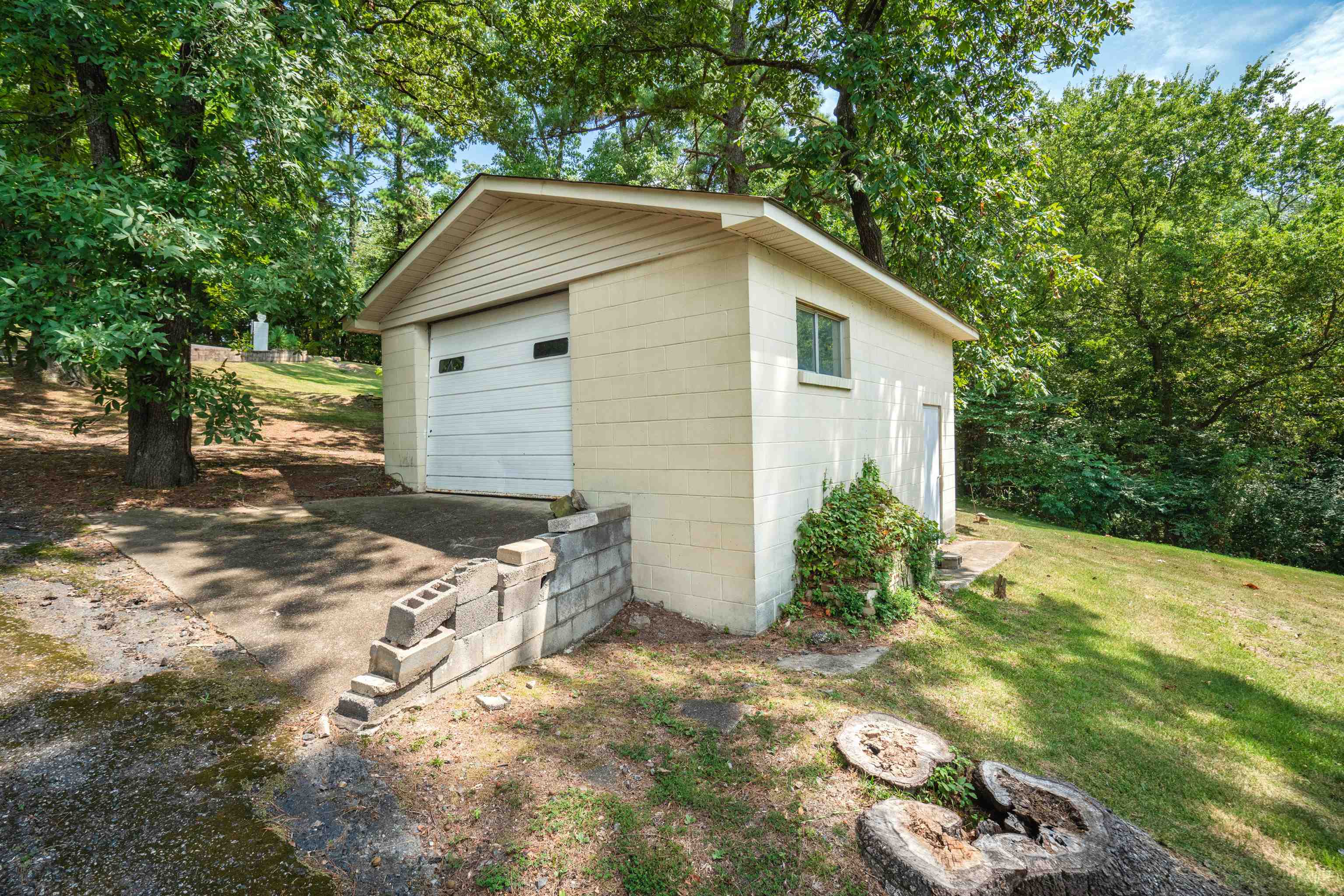 ARKRIDGE LAKE ESTATES - Residential