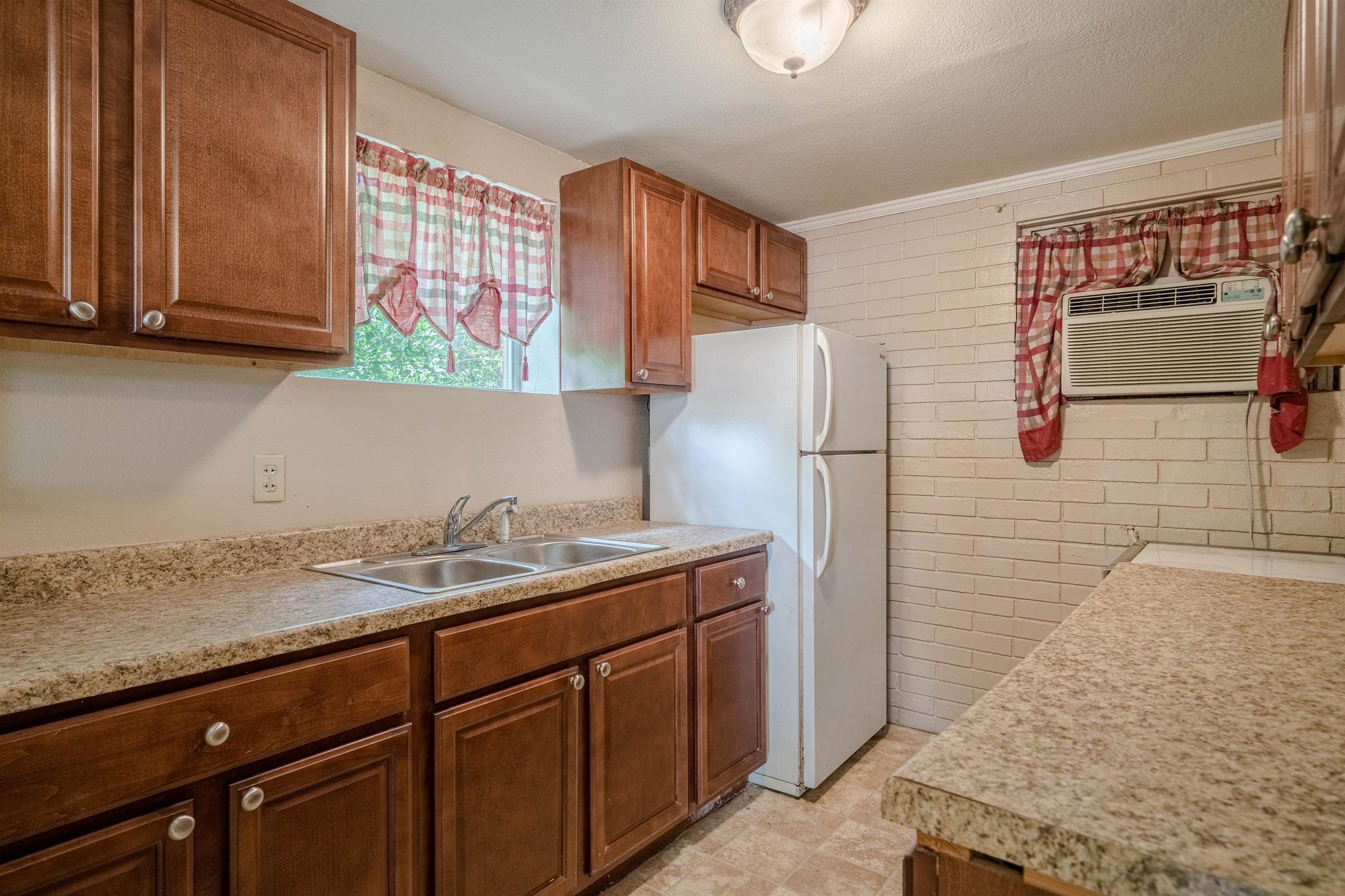 ARKRIDGE LAKE ESTATES - Residential