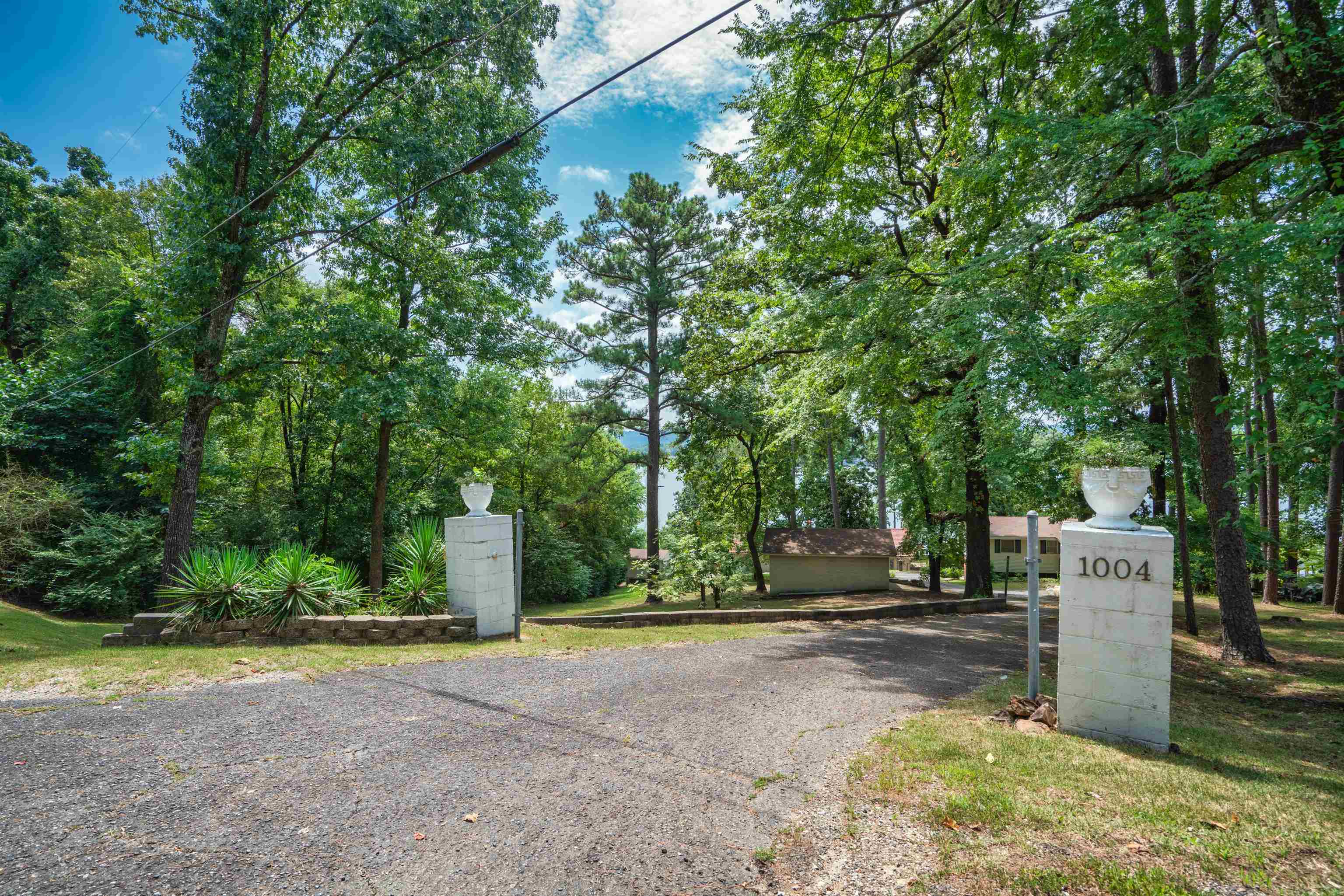 ARKRIDGE LAKE ESTATES - Residential