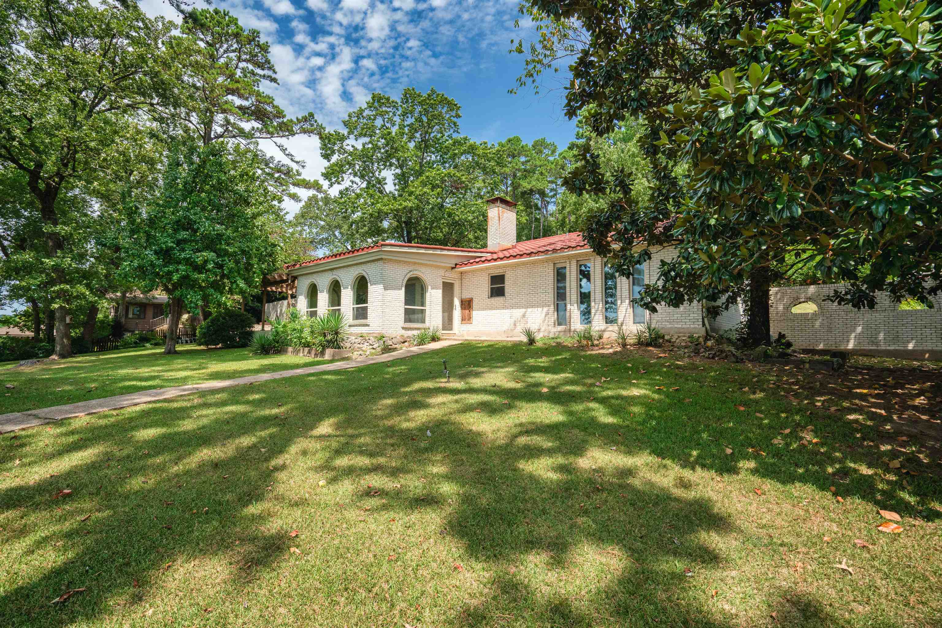 ARKRIDGE LAKE ESTATES - Residential